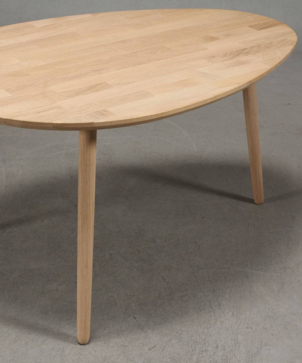 CT 10 - Sofabord i massiv eg med dråbeform og størrelse 107 x 79 cm, produktbillede 2 af 8, Nordisk design hos HomeNordic