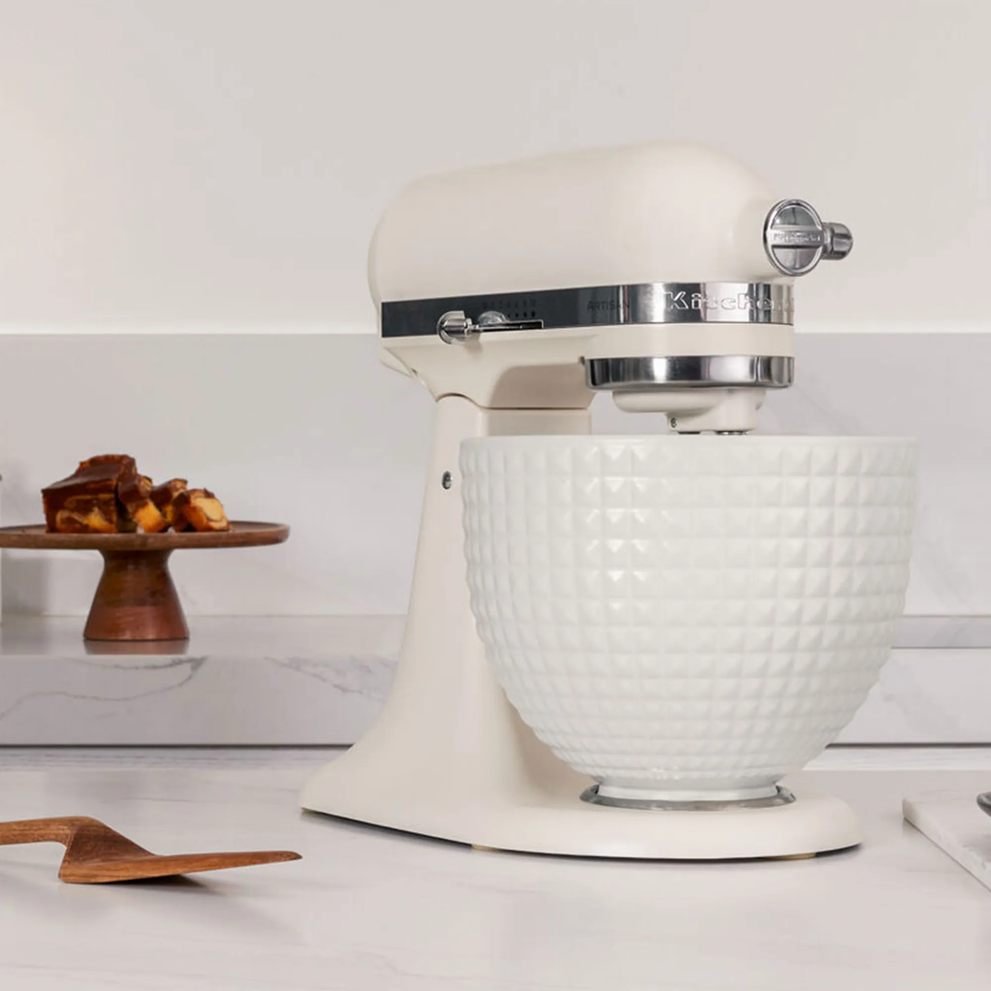 Artisan KSM156CXEPL Røremaskine 4,7 liter, white on white + Rustfri skål, produktbillede 2 af 4, Røremaskiner hos HomeNordic