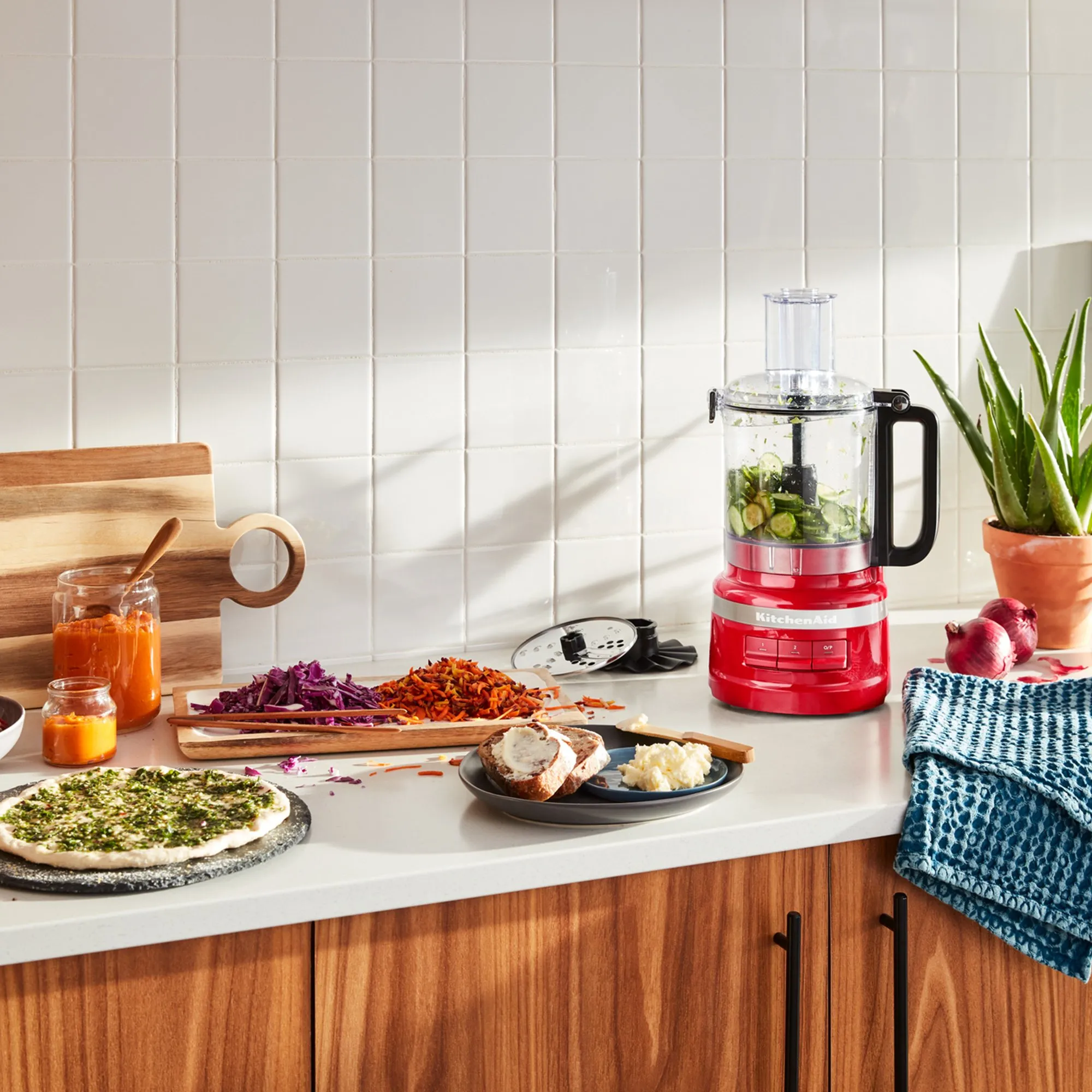 5KFP0921 Foodprocessor, 2,1 liter, empire red, produktbillede 14 af 15, Foodprocessorer hos HomeNordic
