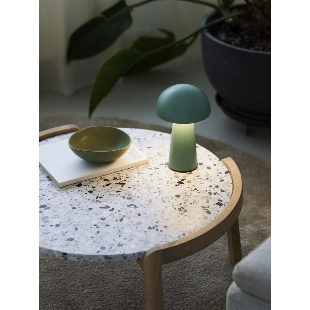 Move Me Genopladelig LED Bordlampe IP44 i Støvet, Bordlamper hos HomeNordic