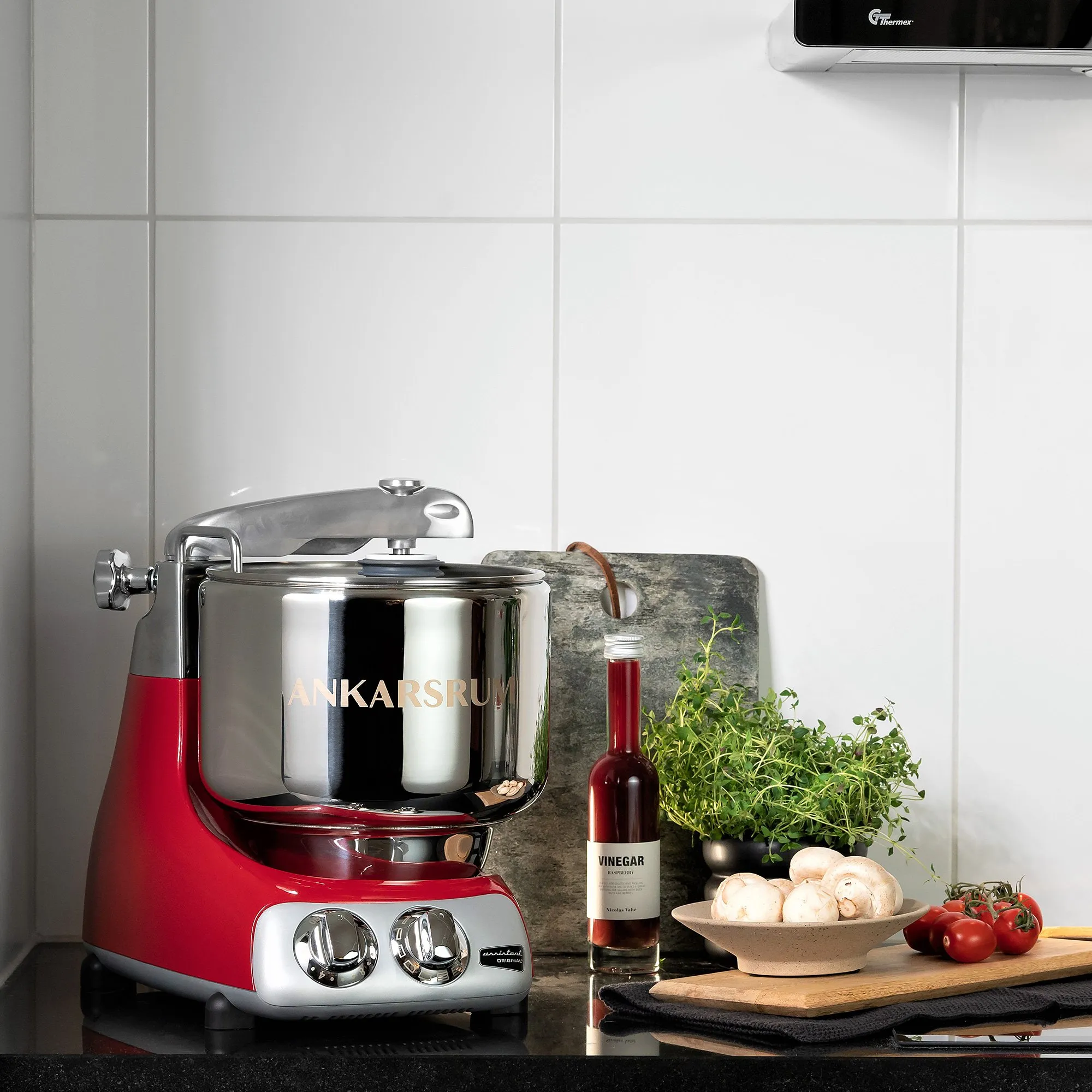 AKM 6230 Køkkenmaskine + Deluxe pakke, Red, produktbillede 4 af 4, Røremaskiner hos HomeNordic