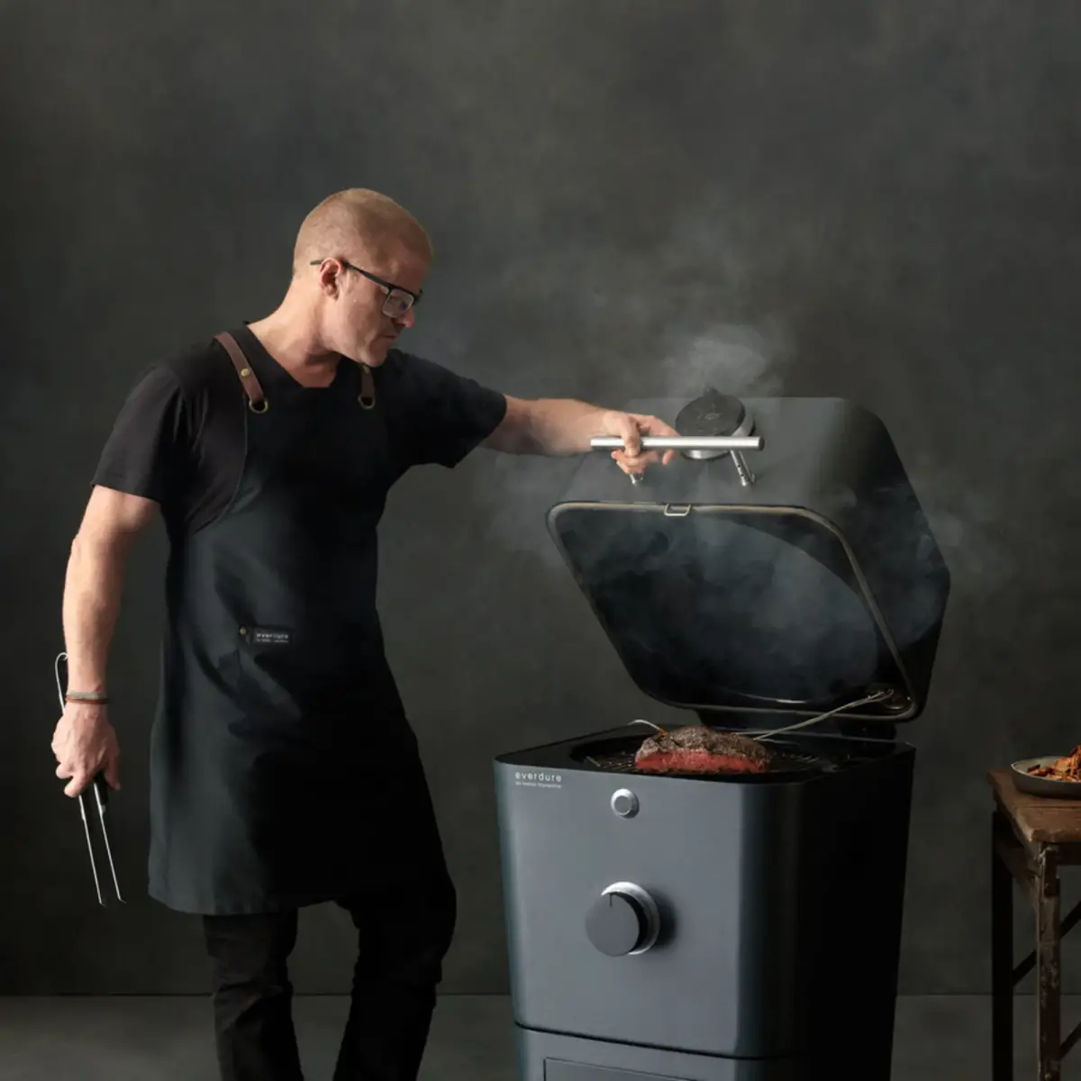 4K HBCE4KGEU Kulgrill, grafit, produktbillede 4 af 7 hos HomeNordic