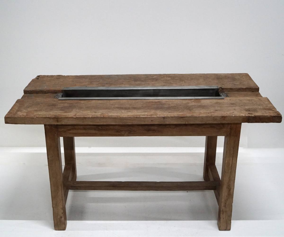 TRADEMARK LIVING SPISEBORD M/METALKASSE, Spiseborde hos HomeNordic