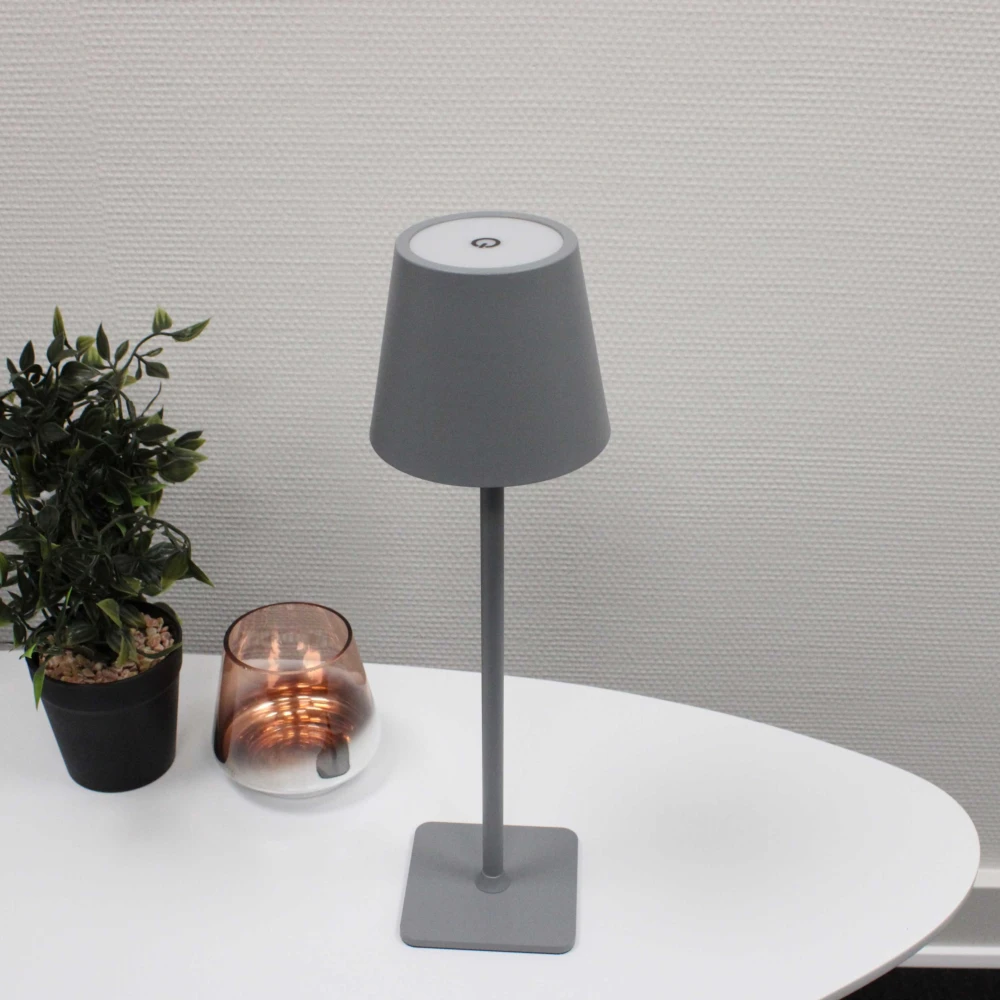 Opladelig LED bordlampe Inde/ude, Bordlamper hos HomeNordic