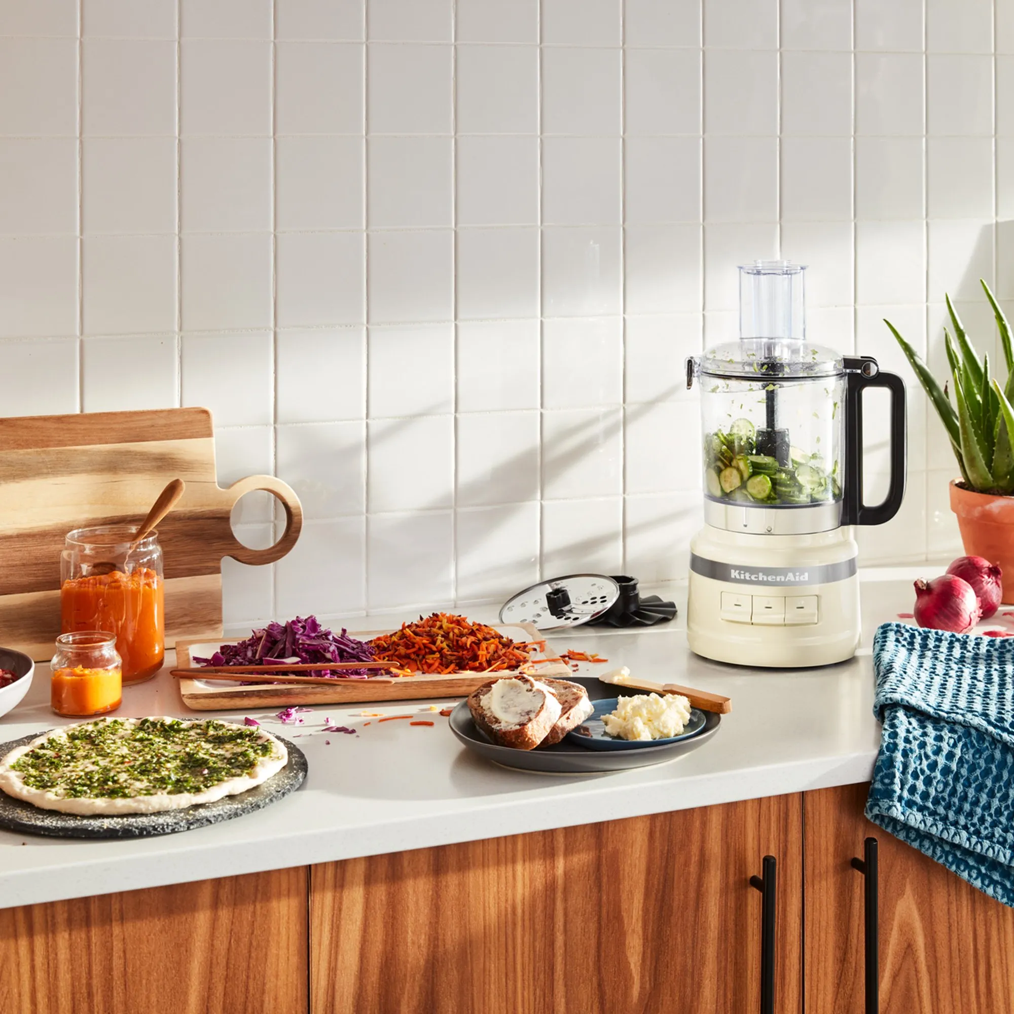 5KFP0921 Foodprocessor, 2,1 liter, almond, produktbillede 12 af 12, Foodprocessorer hos HomeNordic