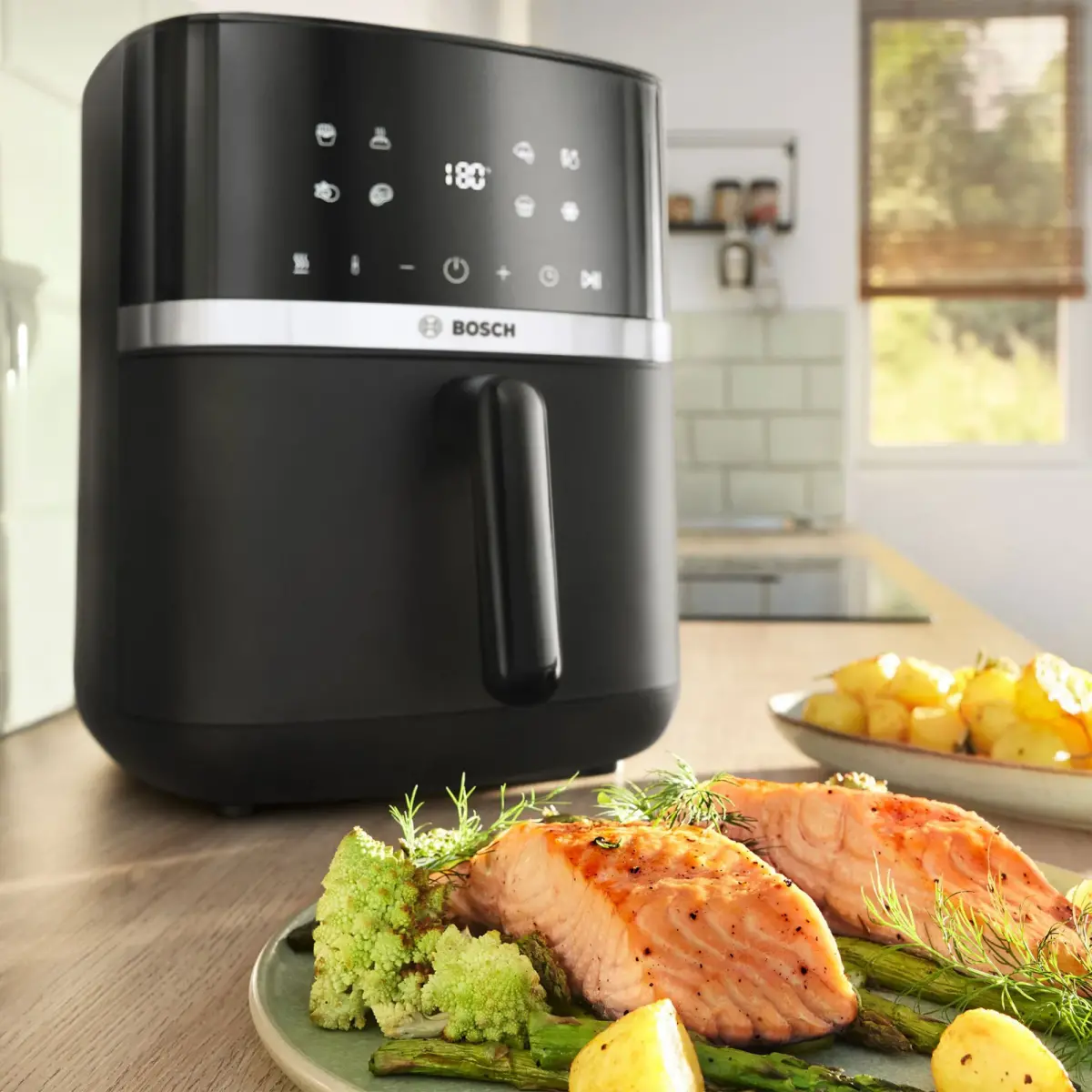 Serie 4 airfryer 6,1 liter, sort, produktbillede 3 af 7, Airfryers hos HomeNordic