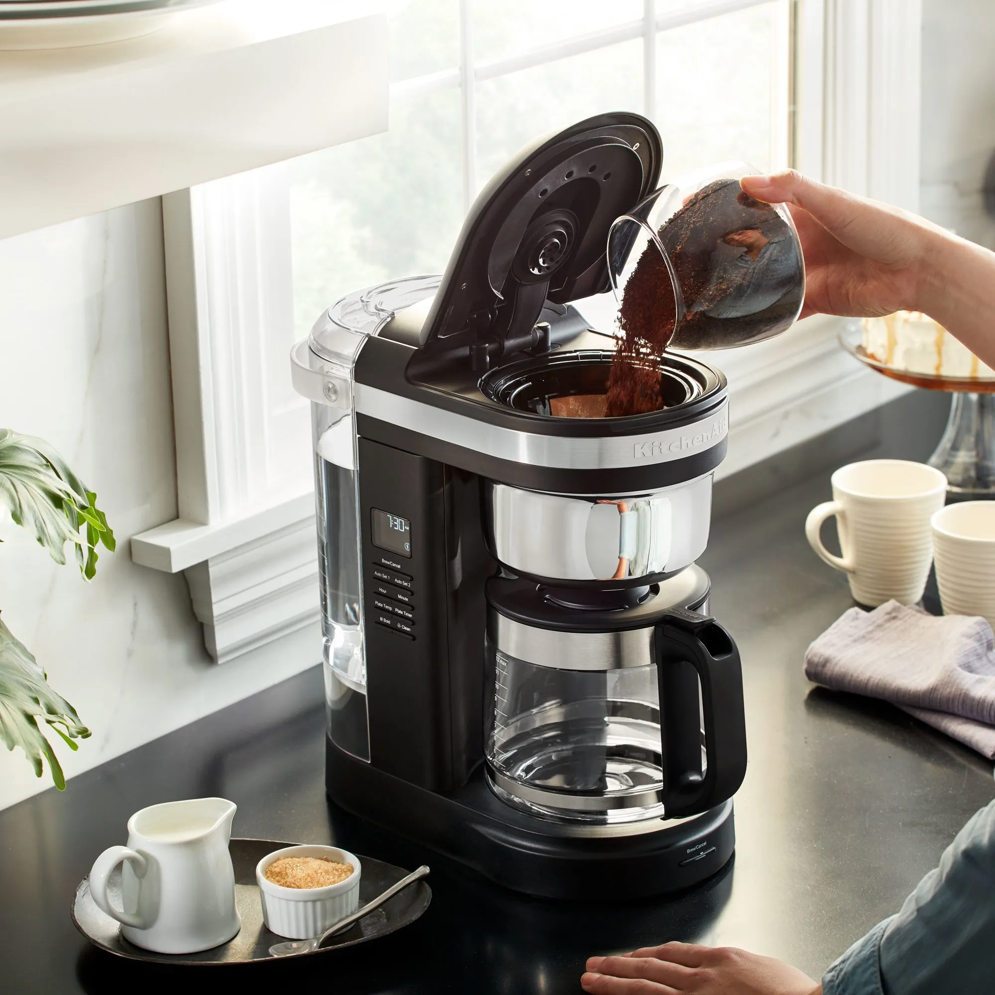 5KCM1209EOB Kaffemaskine, Onyx Black, produktbillede 5 af 5, Kaffemaskiner hos HomeNordic