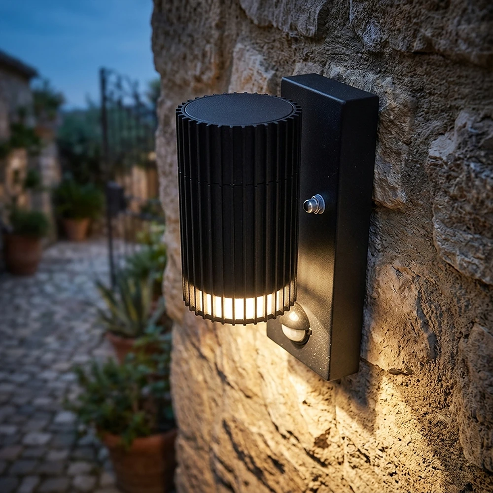 GU10 væglampe med PIR sensor, Væglamper hos HomeNordic