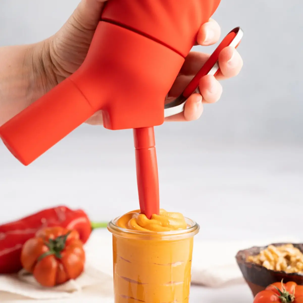 Creative Whip 0,5 liter, rød, produktbillede 3 af 6, Sifoner hos HomeNordic
