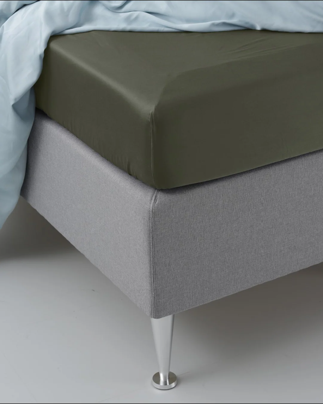 Bambus faconlagen | Army green | 180x210, Sengetøj hos HomeNordic