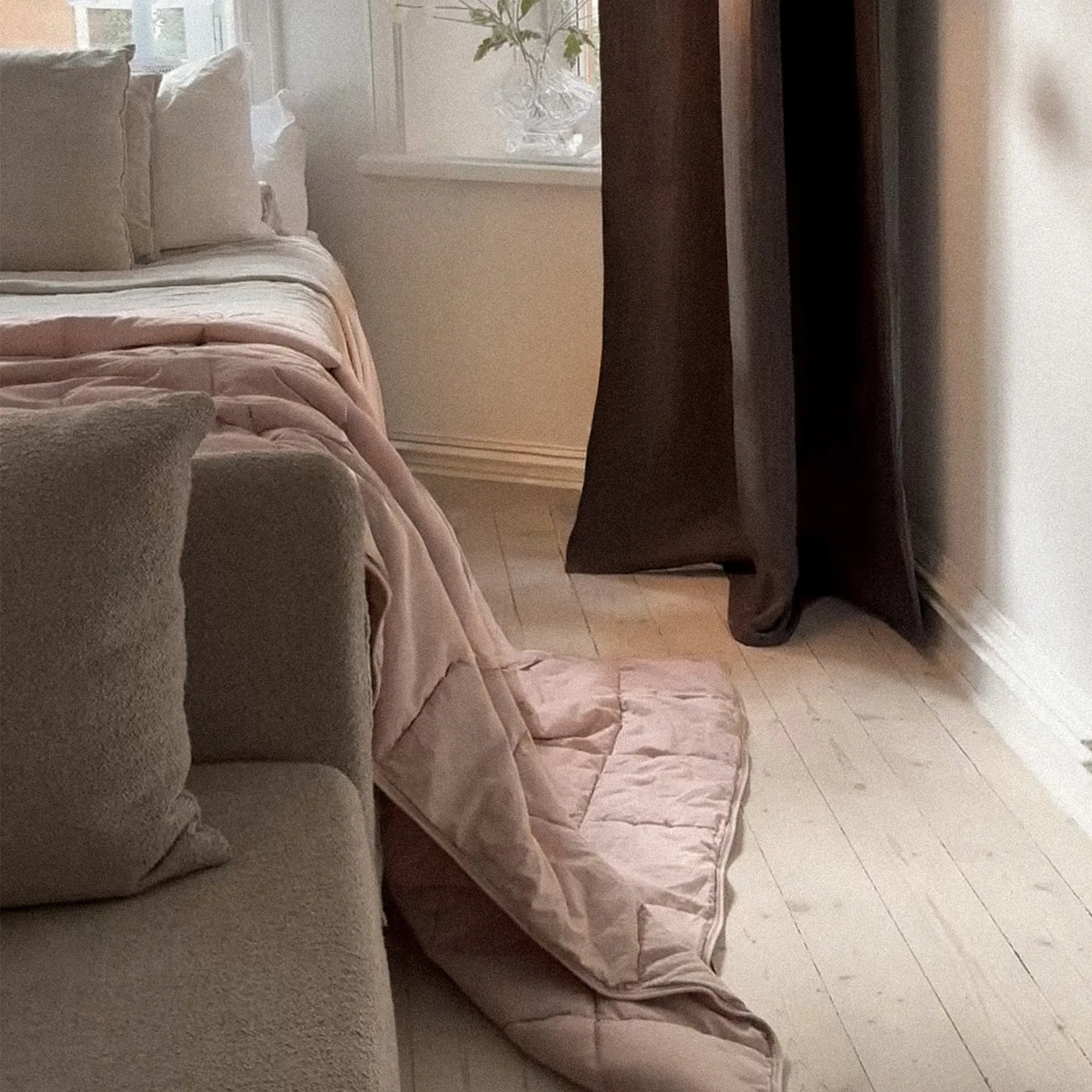 Decotique Luna quiltet plaid 200 x 140 cm, creme, produktbillede 2 af 2, Plaider hos HomeNordic