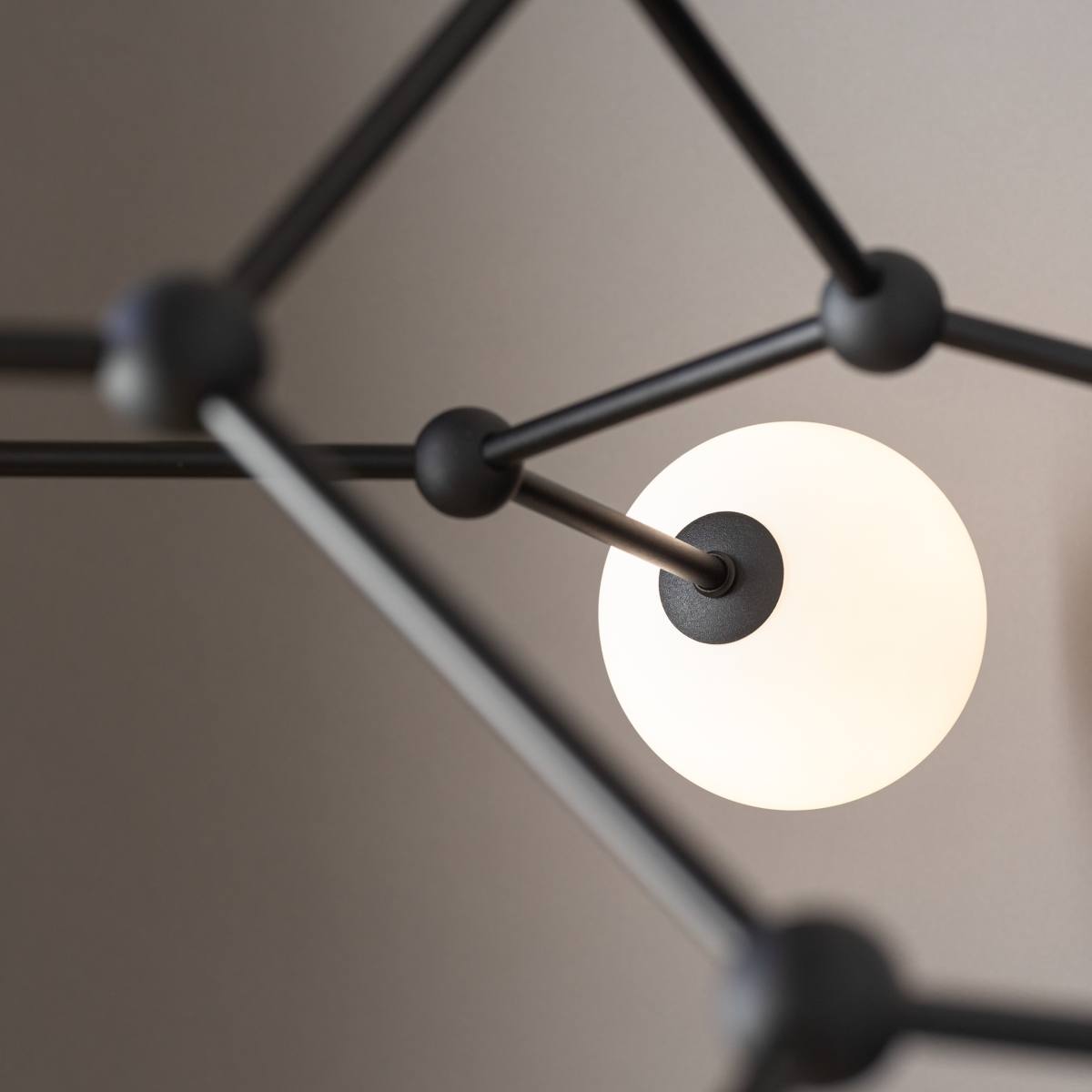 TK Felsort loftlampe, m. 6 skærme, produktbillede 6 af 8, Loftlamper hos HomeNordic