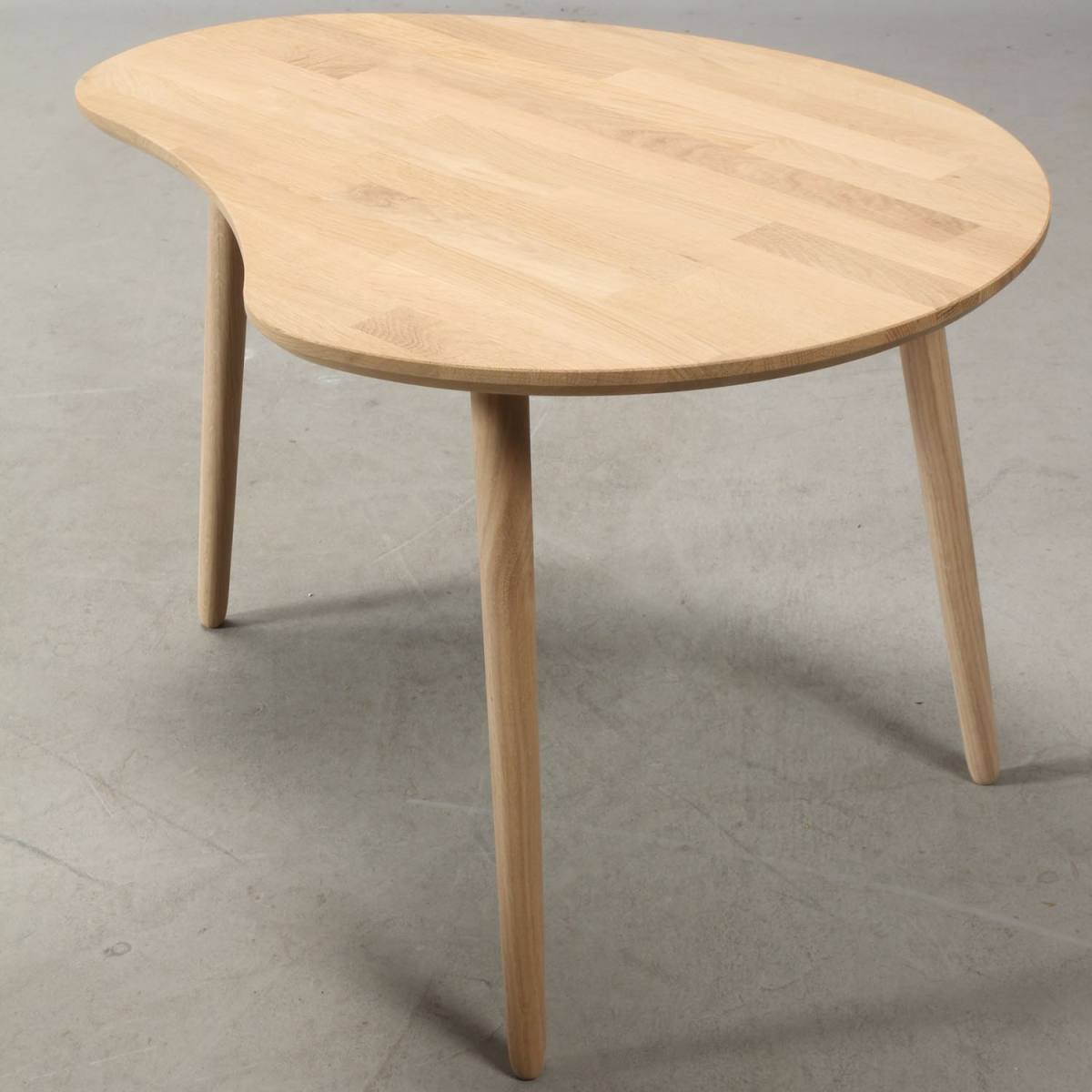 CT 10 - Sofabord i massiv eg, med paletform og størrelse 74 x 55 cm, produktbillede 2 af 12, Nordisk design hos HomeNordic