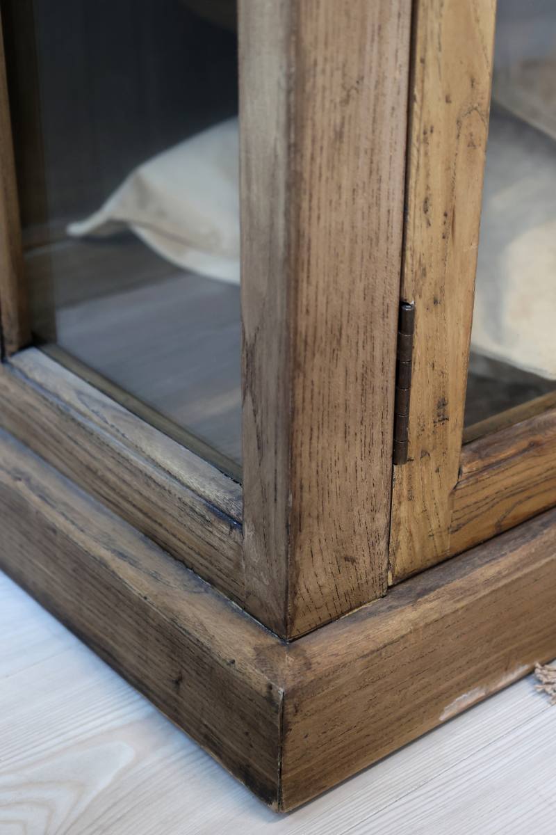 CHIC ANTIQUE MARSEILLE VITRINESKAB M/8 LÅGER GENBRUGSTRÆ, produktbillede 10 af 11, Vitrineskabe hos HomeNordic
