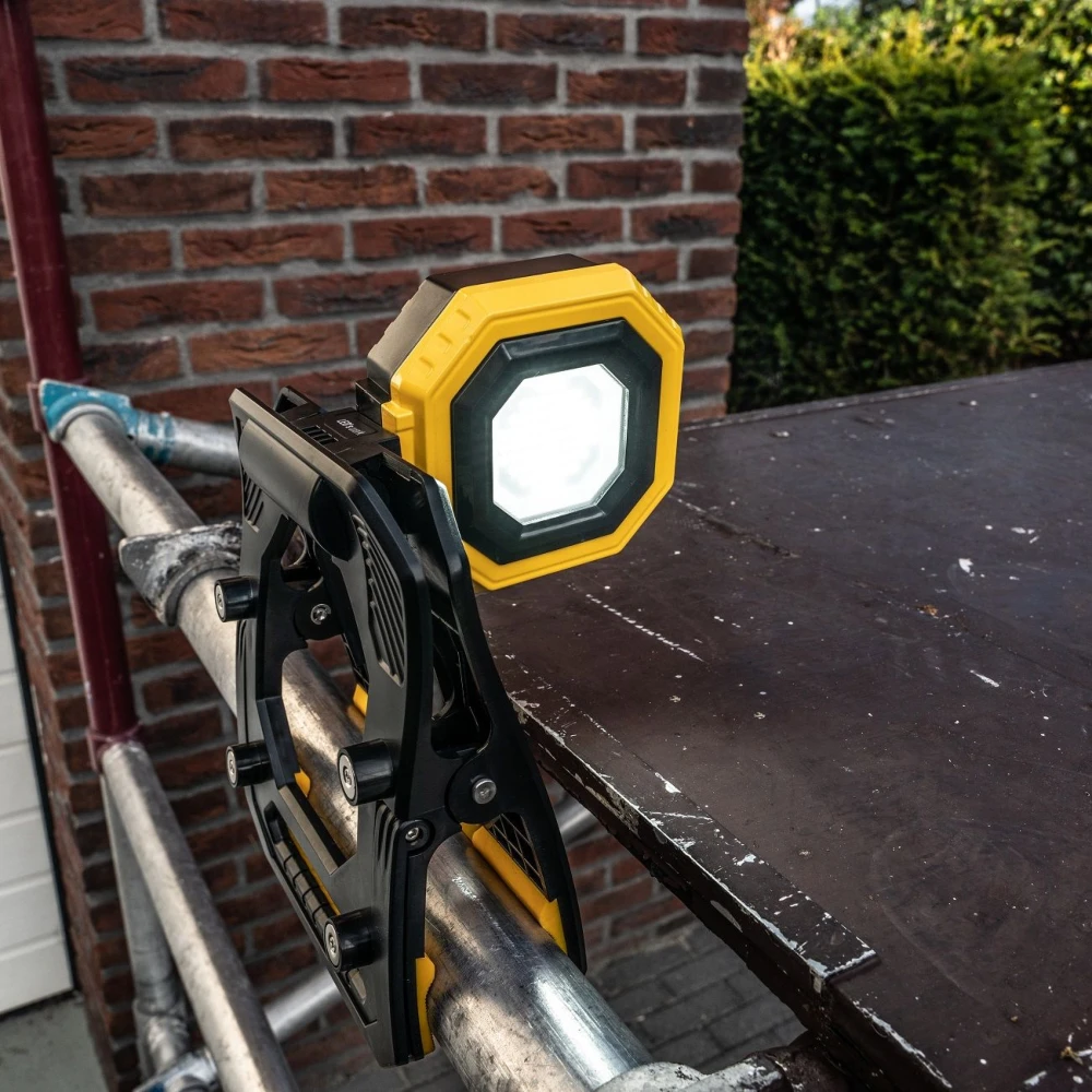 Genopladelig LED Akku Arbejdsprojektør 15W, IP54, Dæmpbar, Projektører hos HomeNordic