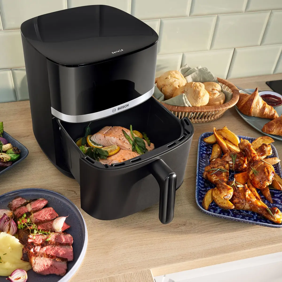 Serie 4 airfryer 6,1 liter, sort, produktbillede 4 af 7, Airfryers hos HomeNordic