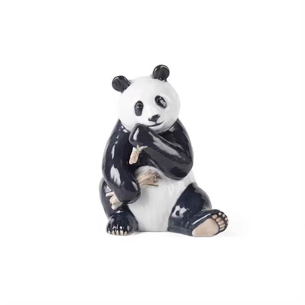Royal Copenhagen Figurer Spisende panda, 18 cm : Erling Christensen hos HomeNordic