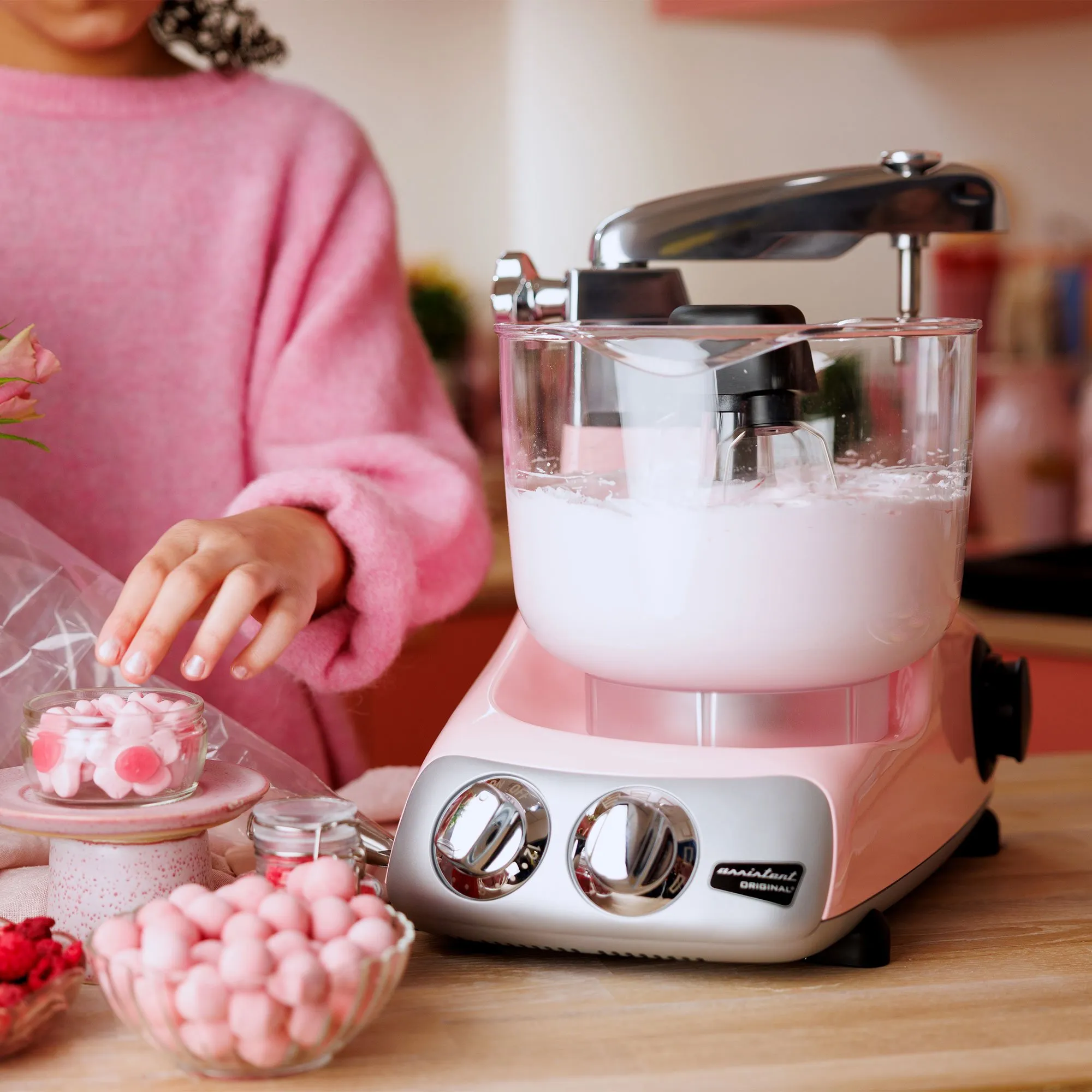 Ankarsrum Assistent Original Røremaskine AKM6230CP Cloudy Pink, produktbillede 6 af 8, Røremaskiner hos HomeNordic
