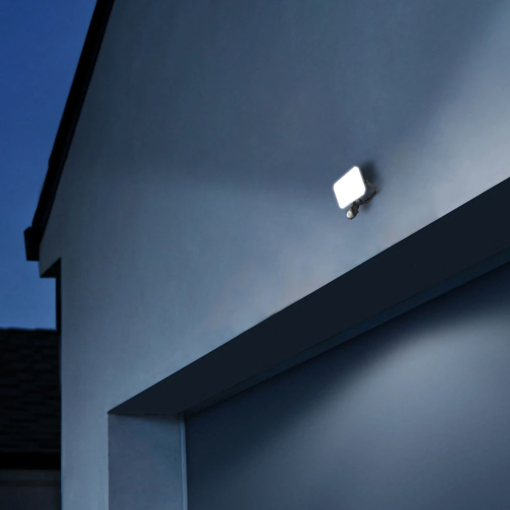 30W LED projektør med sensor, Projektører hos HomeNordic