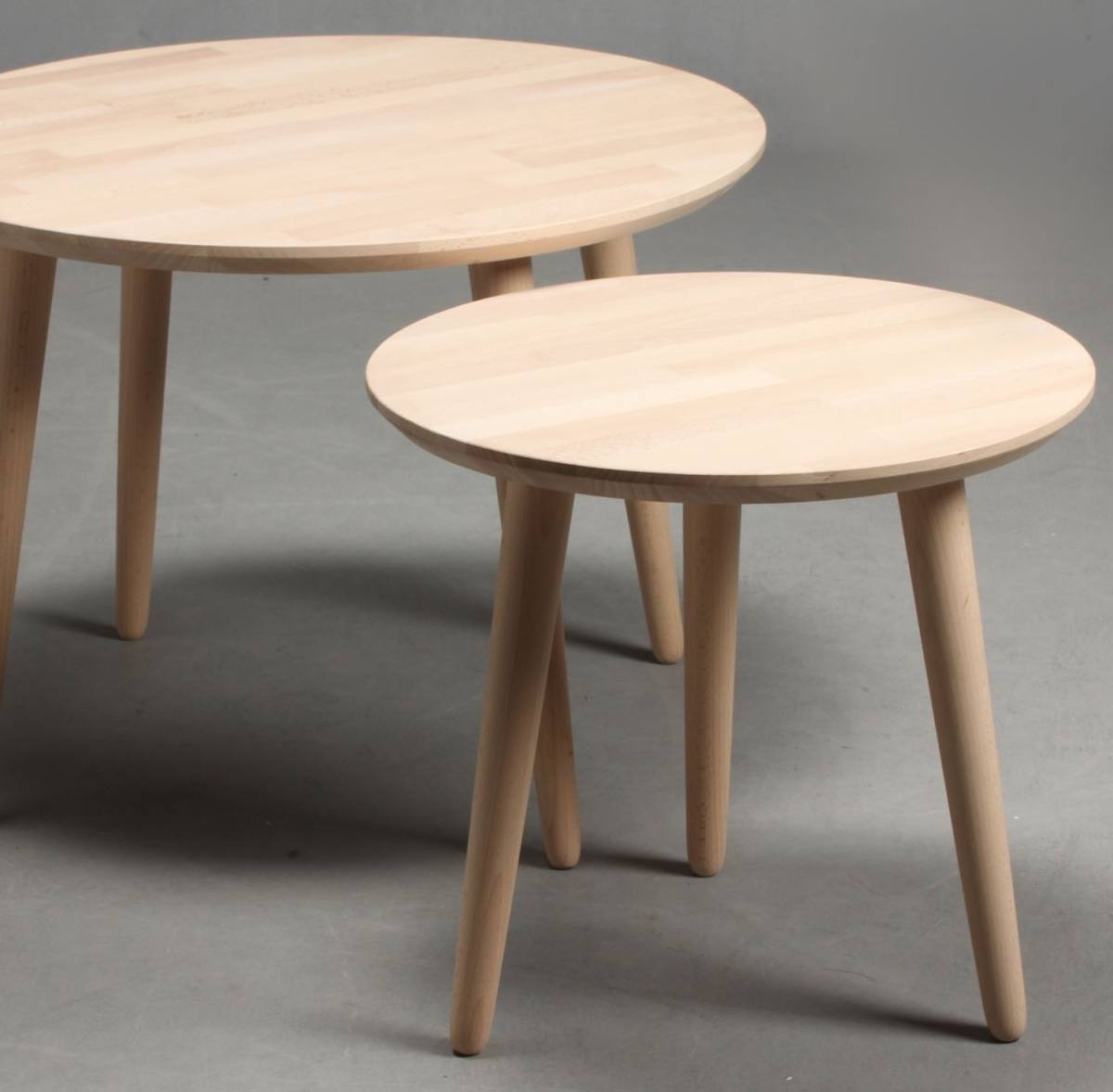 CT 10 - Sofabord i massiv bøg og diameter 70 cm, produktbillede 3 af 10, Nordisk design hos HomeNordic
