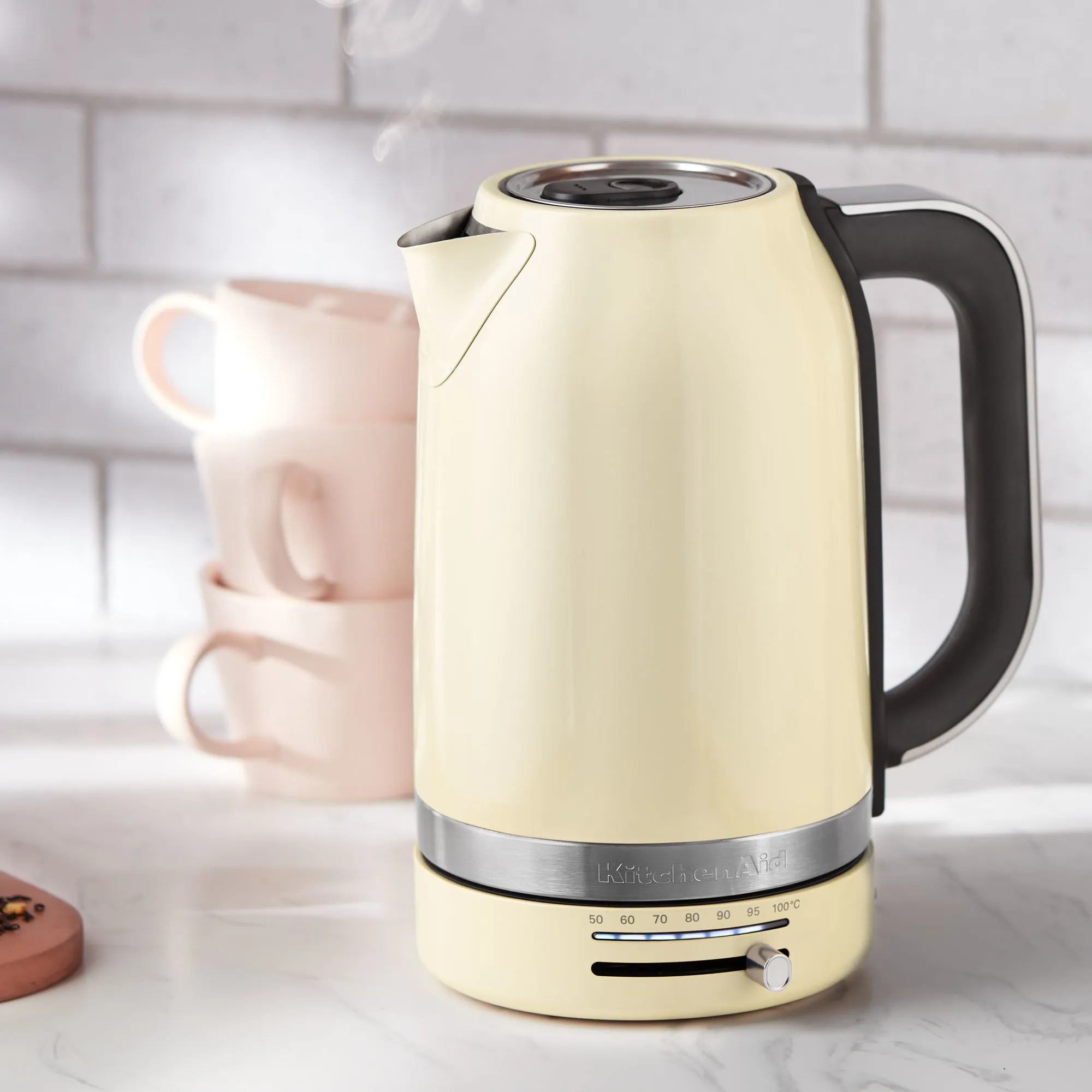 5KEK1701EAC 1,7 liter elkedel, almond cream, produktbillede 5 af 6, Elkedler hos HomeNordic