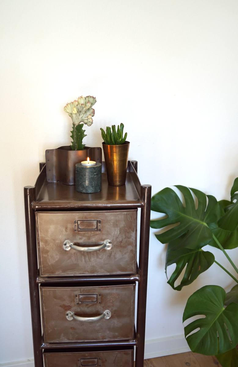 TRADEMARK LIVING KABINET M/RÅT DESIGN, Sideborde hos HomeNordic