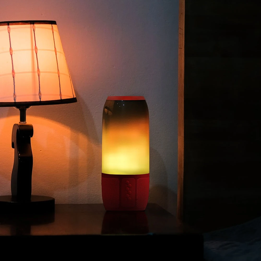 6W bærbar Bluetooth højttaler med LED lys, Batterier hos HomeNordic