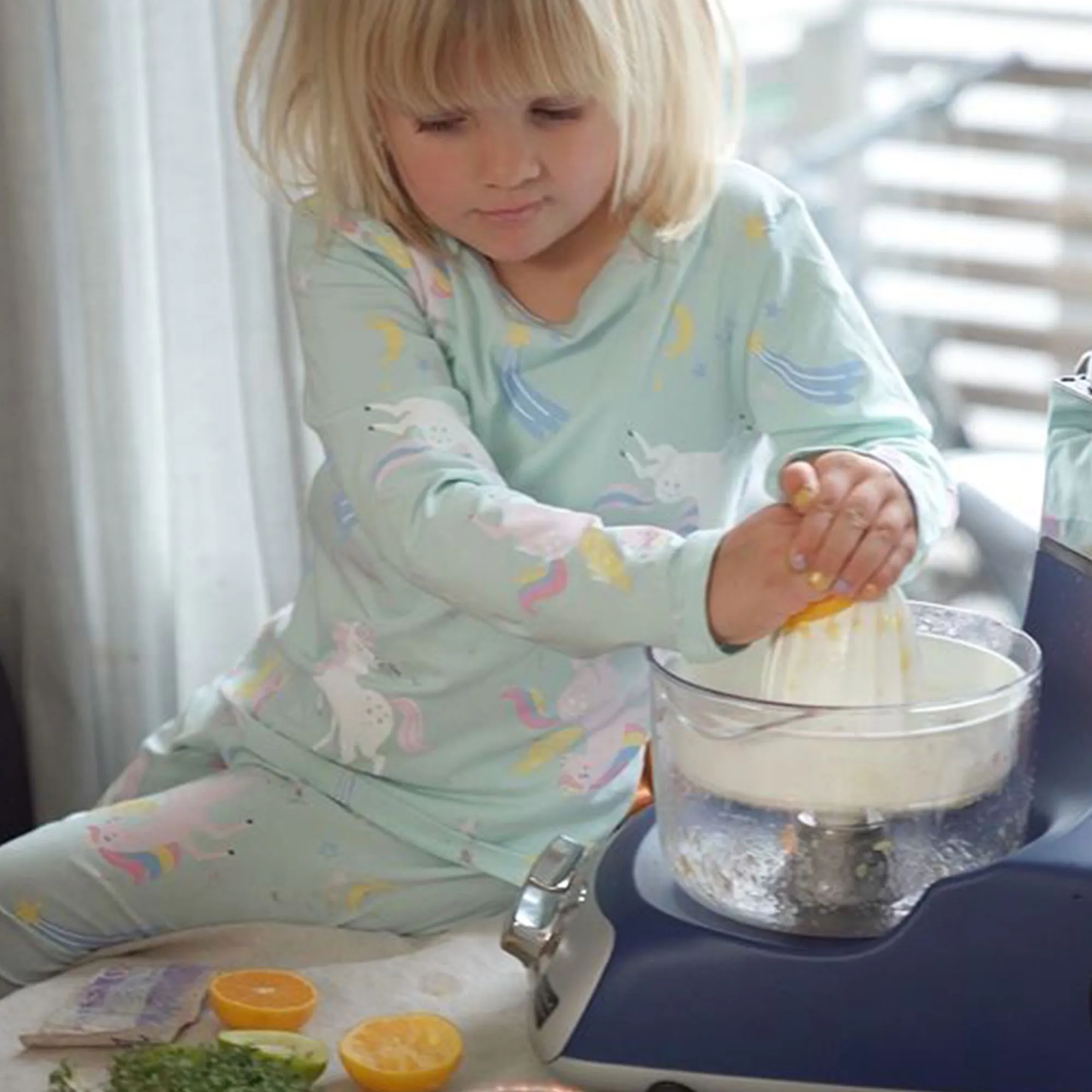 Assistent AKM6230 + mixerkande og citruspresser, royal blue, produktbillede 2 af 3, Røremaskiner hos HomeNordic