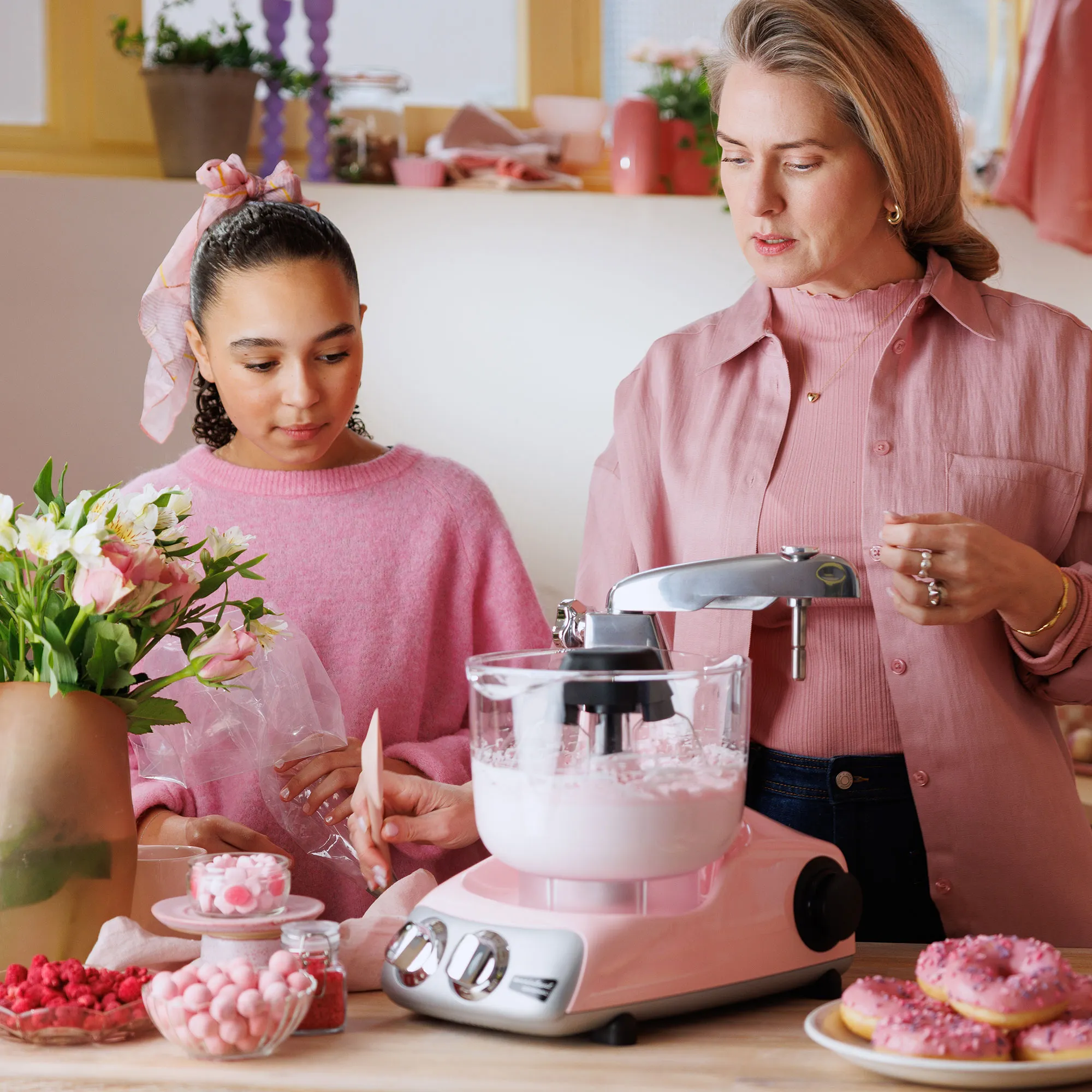 Ankarsrum Assistent Original AKM6230CP + Ismaskine, Cloudy Pink, produktbillede 2 af 3, Røremaskiner hos HomeNordic