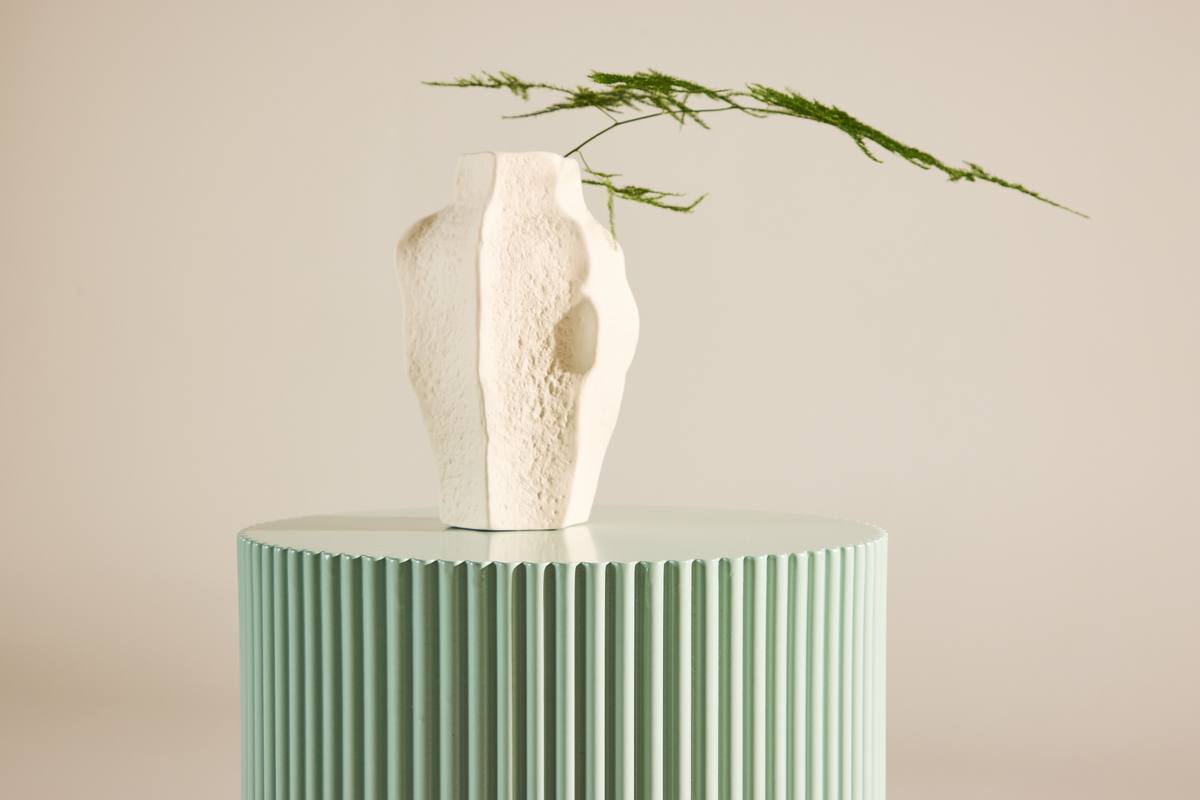 Luups - Sidebord/blomstersøjle i lysegrøn MDF, diameter 30,5 cm., produktbillede 6 af 6, Moderne designs hos HomeNordic