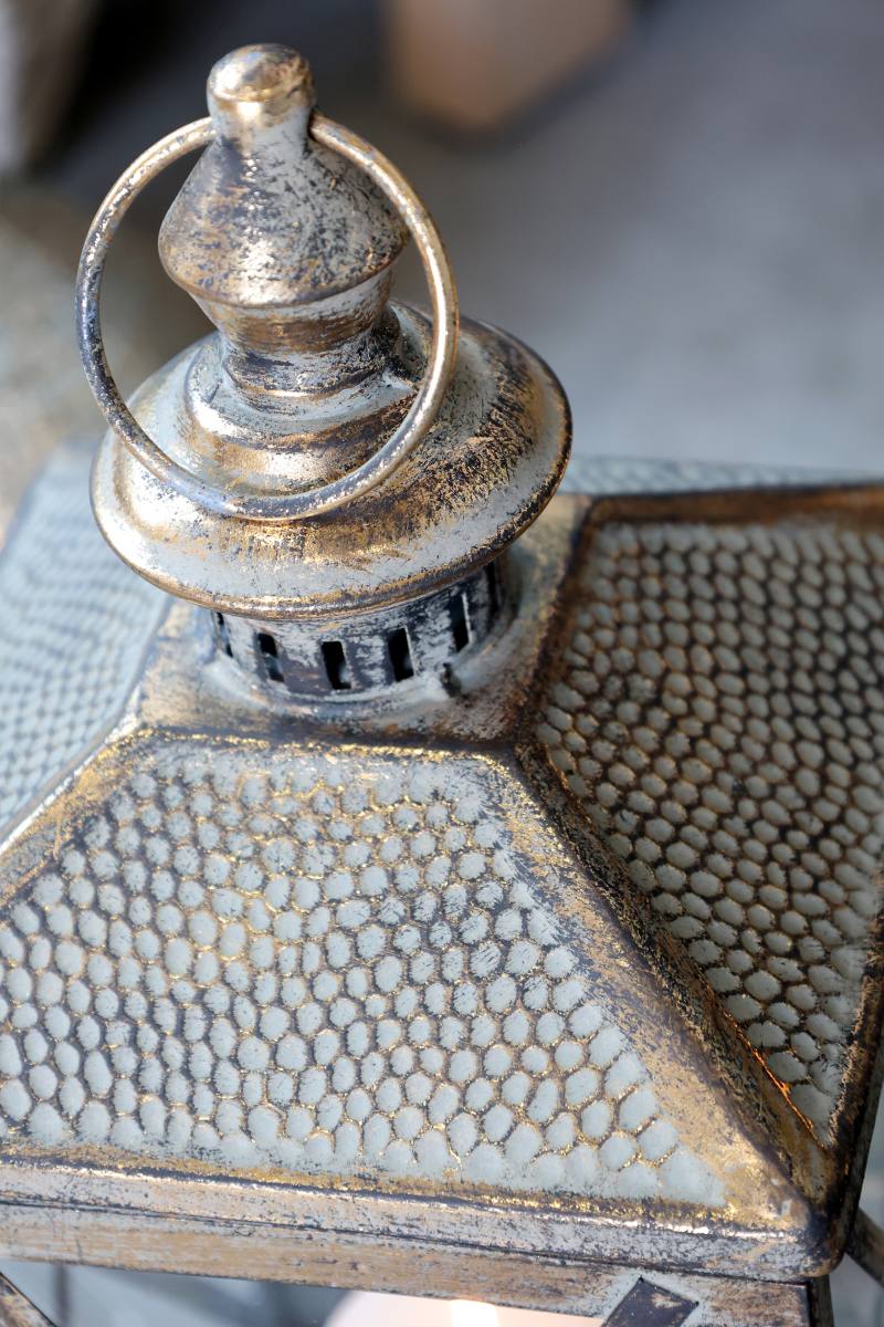 CHIC ANTIQUE LATERNE M/MØNSTRE PÅ TAG ANTIQUE/MESSING, produktbillede 4 af 6, Gulvlamper hos HomeNordic