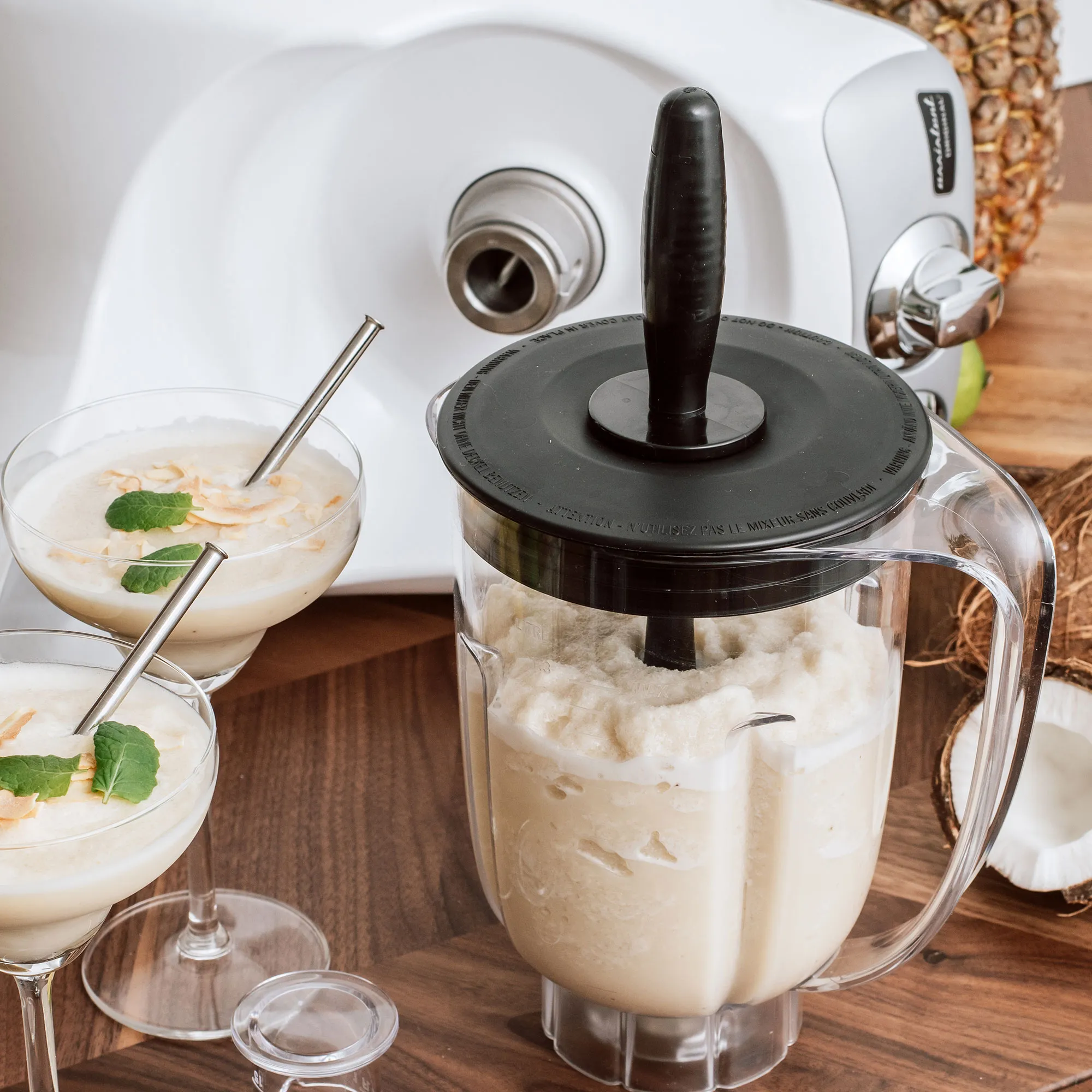 Assistent AKM6230 + mikserkande og citruspresser, glossy white, produktbillede 22 af 24, Røremaskiner hos HomeNordic