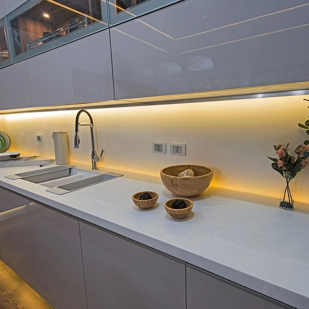 5m 7W/m RGB stænktæt LED strip, LED-strips hos HomeNordic