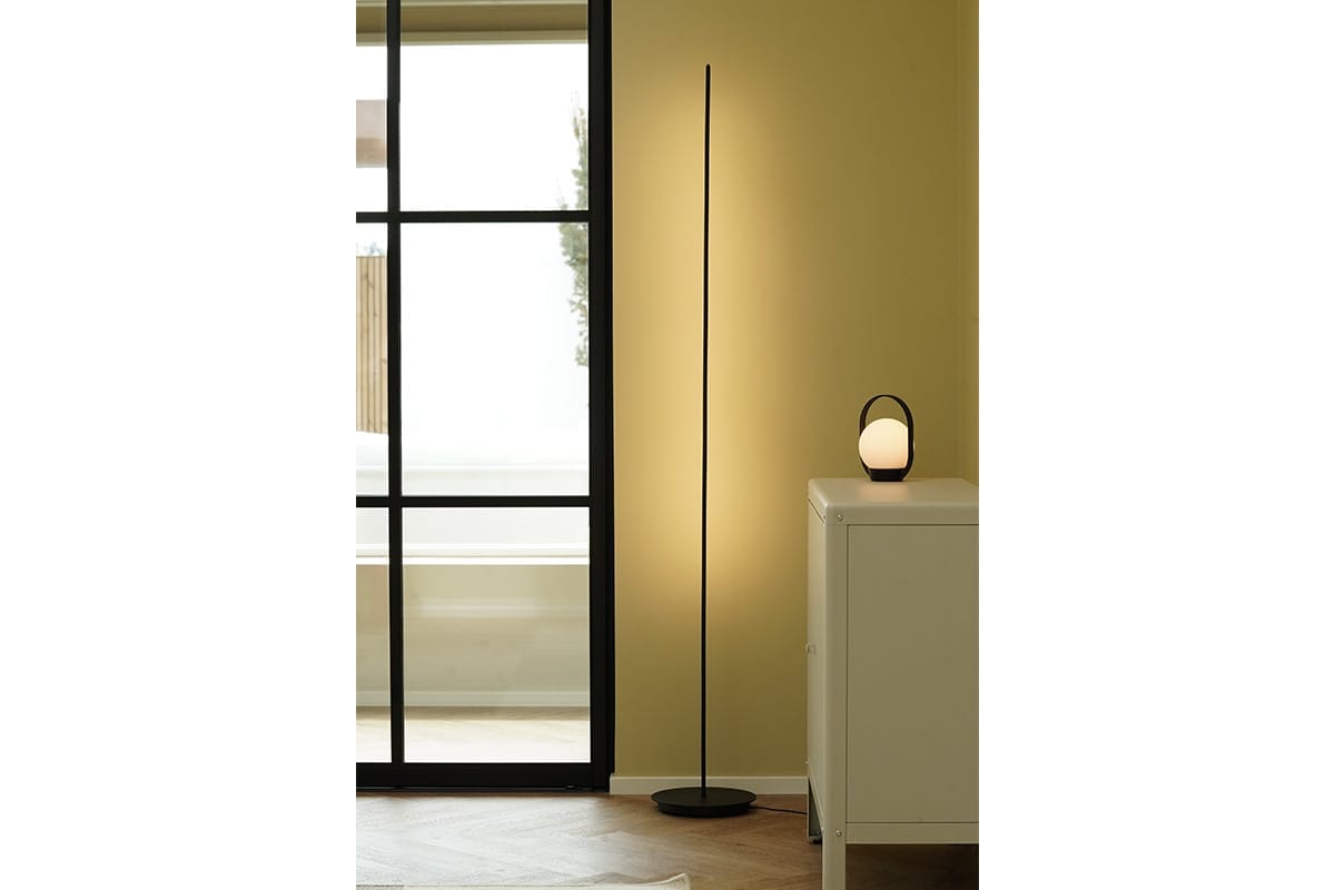 String Floor, produktbillede 4 af 8, Skrivebordslamper hos HomeNordic