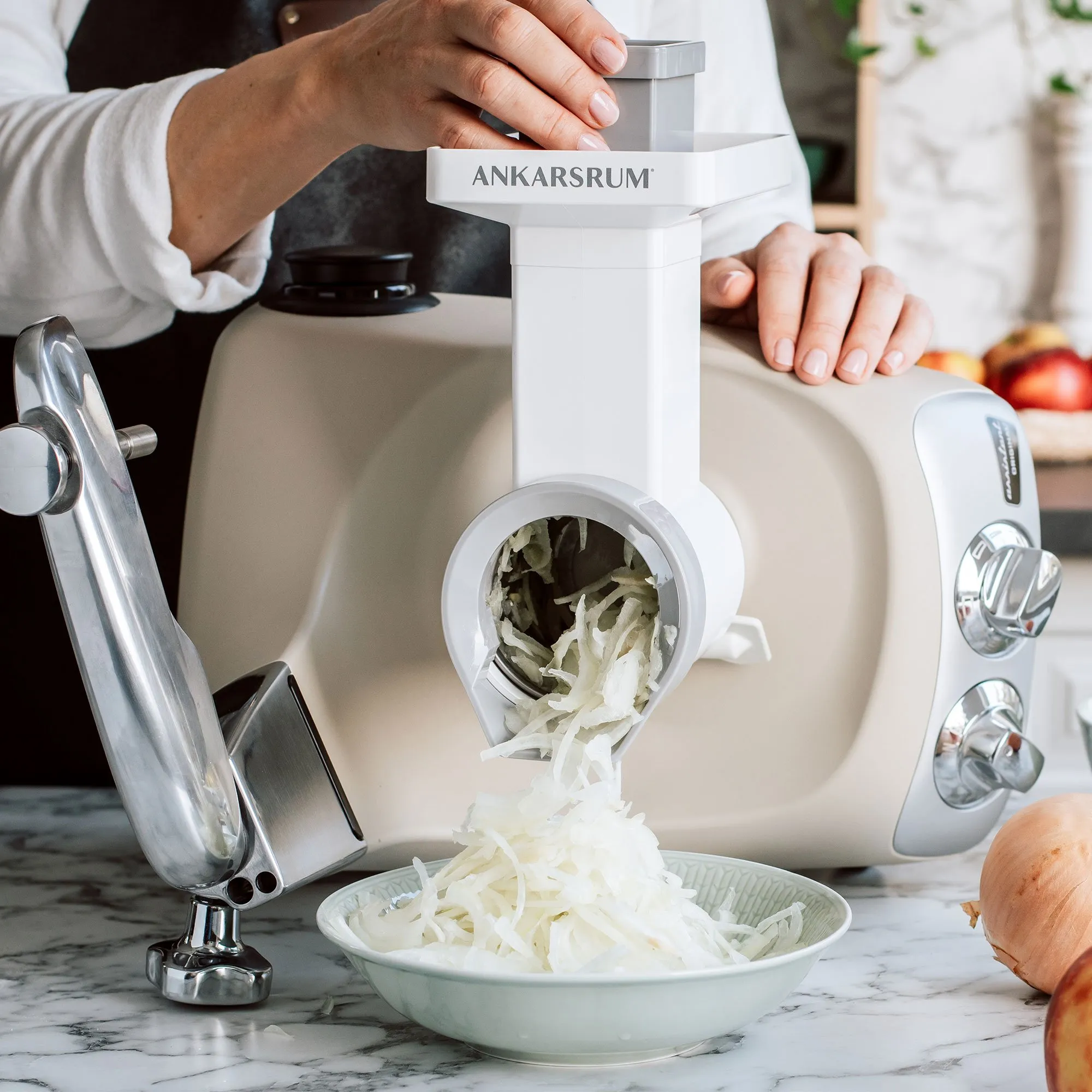 AKM 6230 køkkenmaskine harmony beige, produktbillede 11 af 13, Røremaskiner hos HomeNordic