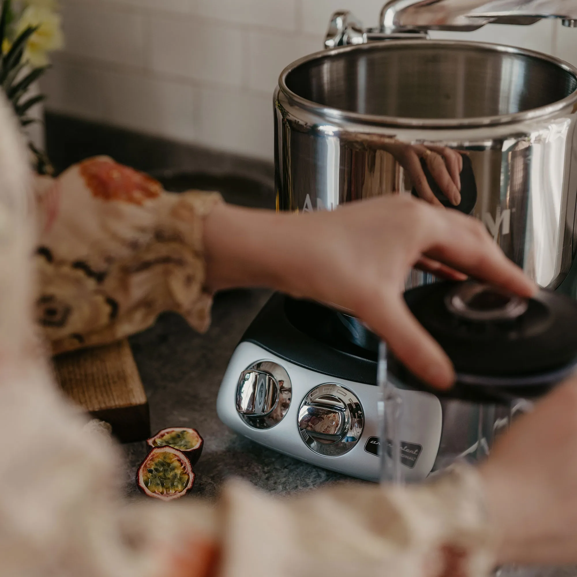 Assistent AKM6230 + mixerkande & citruspresser, sort, produktbillede 6 af 8, Røremaskiner hos HomeNordic