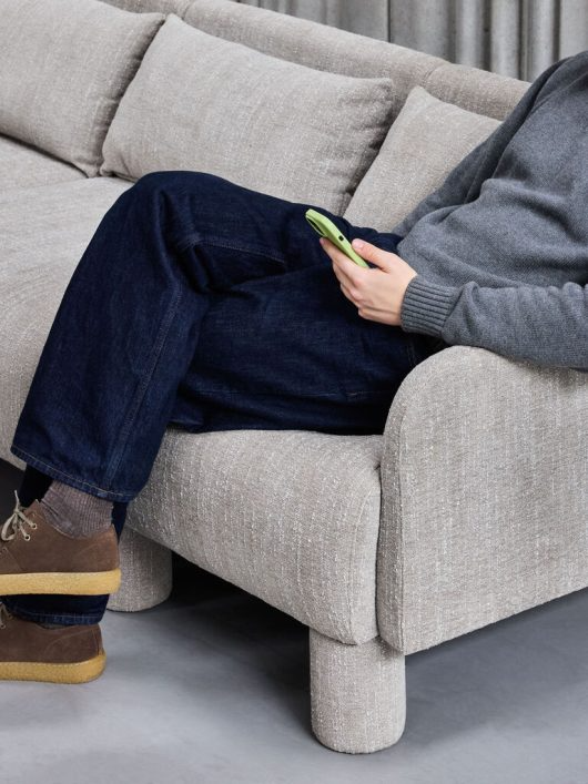 HÜBSCH ELEGANCE SOFA LYSEGRÅ, produktbillede 2 af 4, Sofaer hos HomeNordic