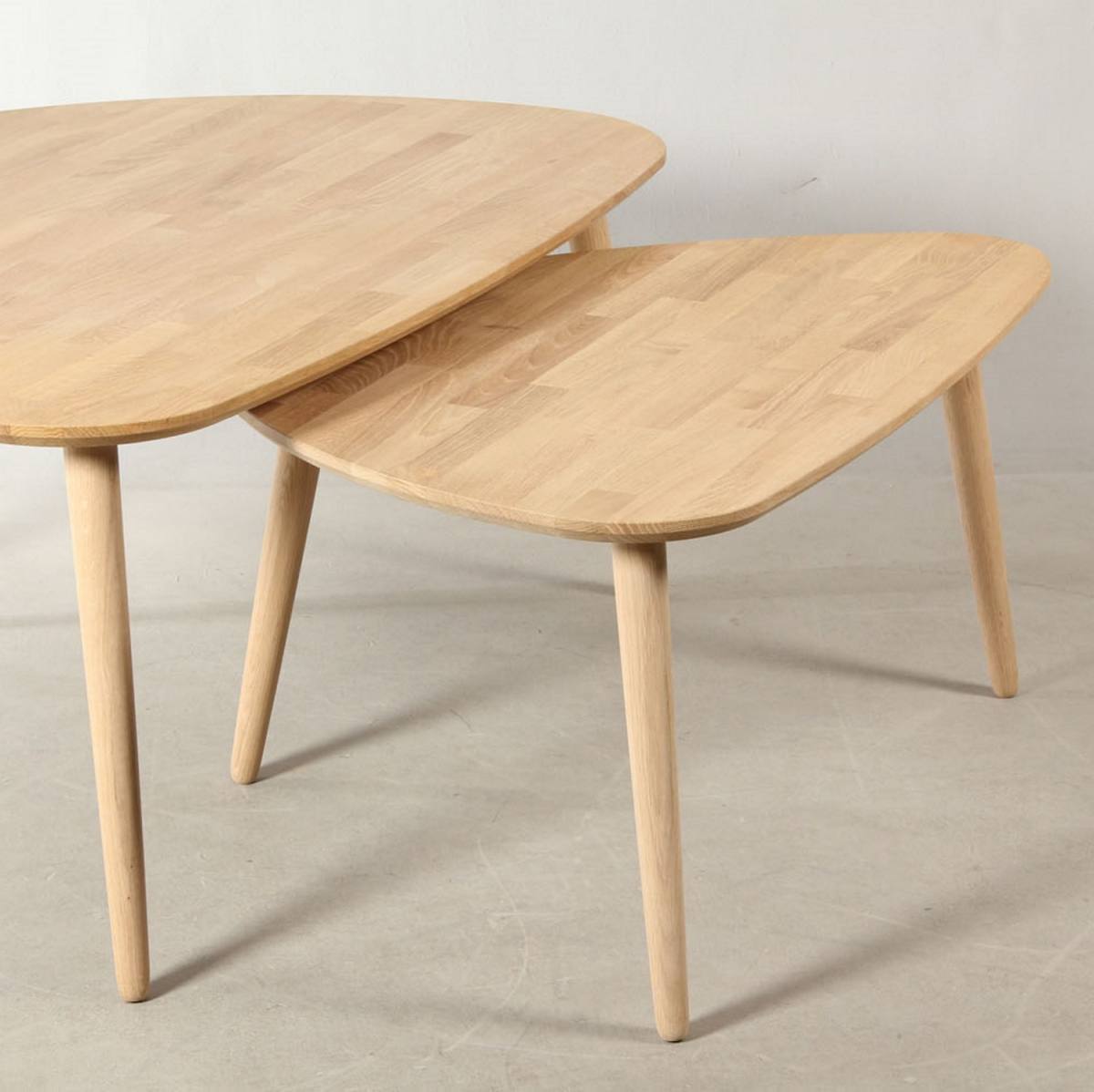CT 10 - Sofabord i massiv eg med organisk trekantet form i størrelsen, produktbillede 3 af 9, Nordisk design hos HomeNordic
