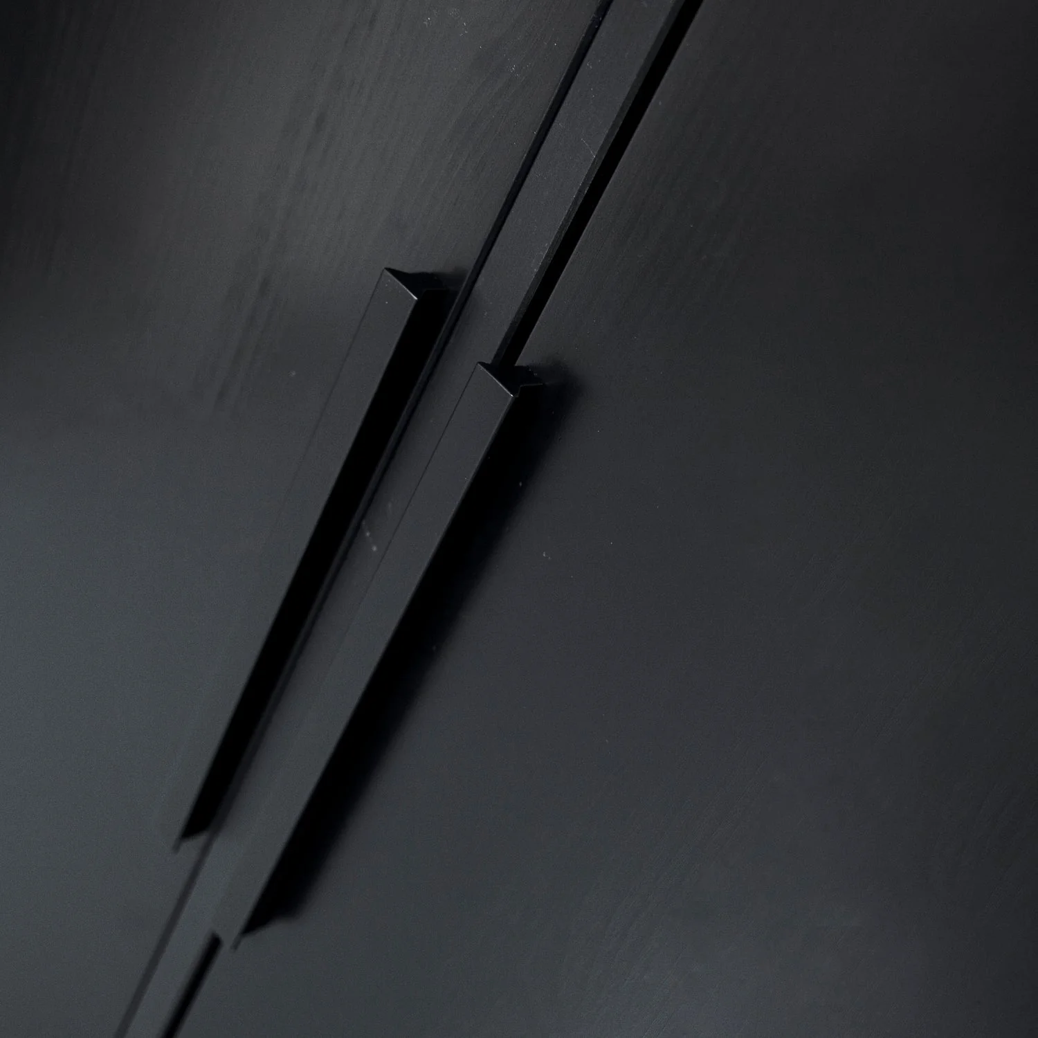 WOOOD - Adam Skab Fyrretræ Sort FSC 200x100x53 cm, produktbillede 6 af 8, Garderobeskabe hos HomeNordic