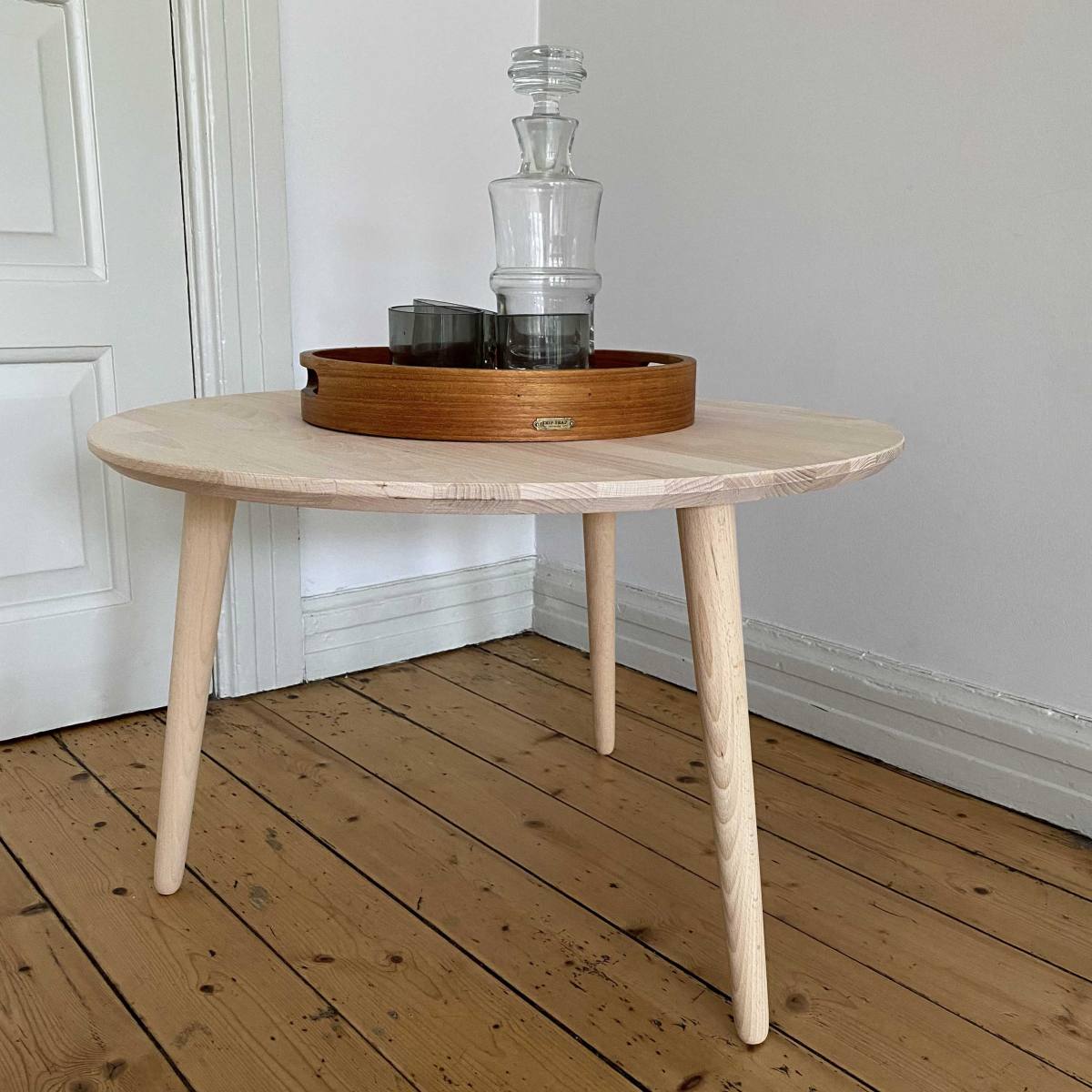 CT 10 - Sofabord i massiv bøg og diameter 70 cm, Nordisk design hos HomeNordic