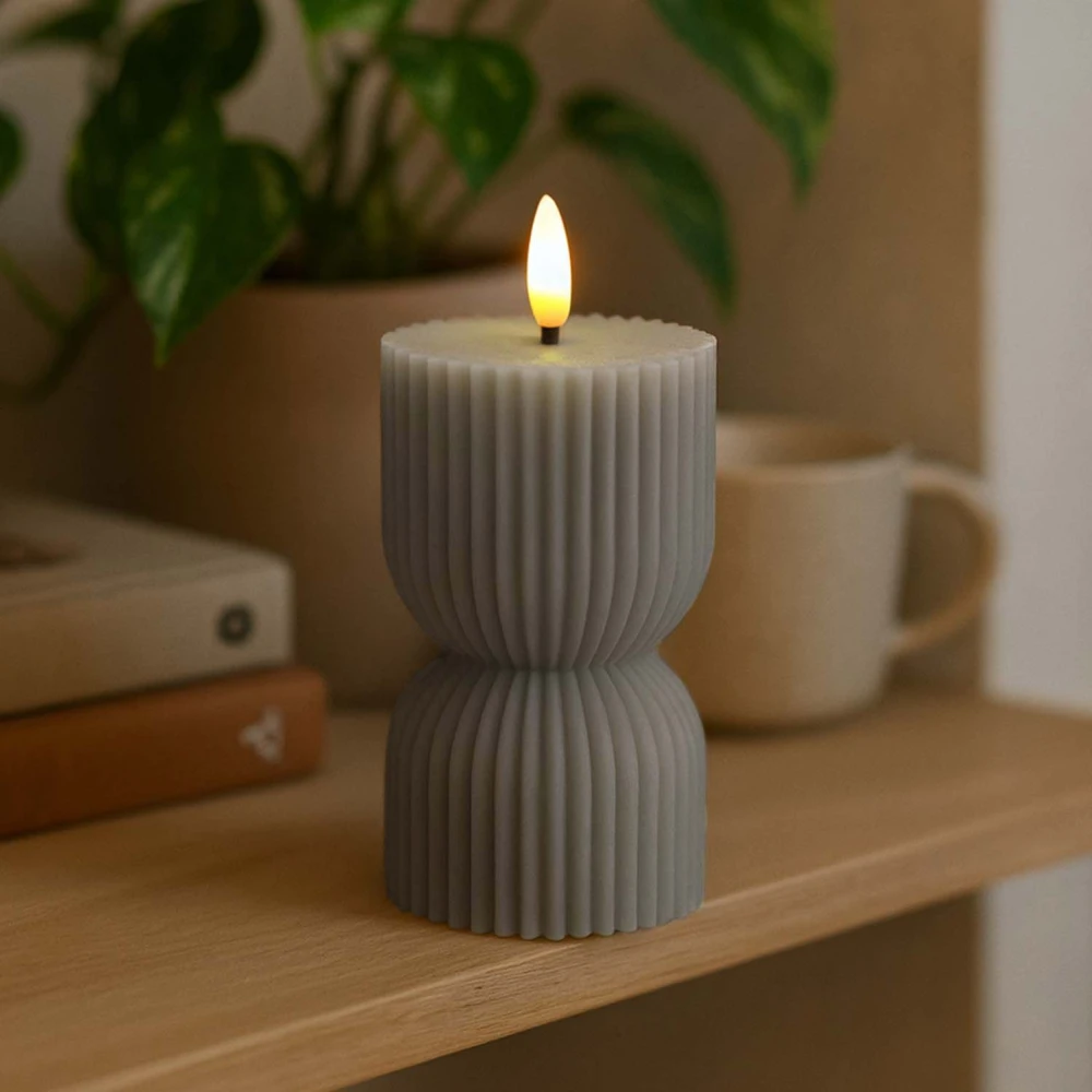 LED Timeglas lys 13,5cm høj, flammeeffekt, produktbillede 2 af 2, Bloklys hos HomeNordic