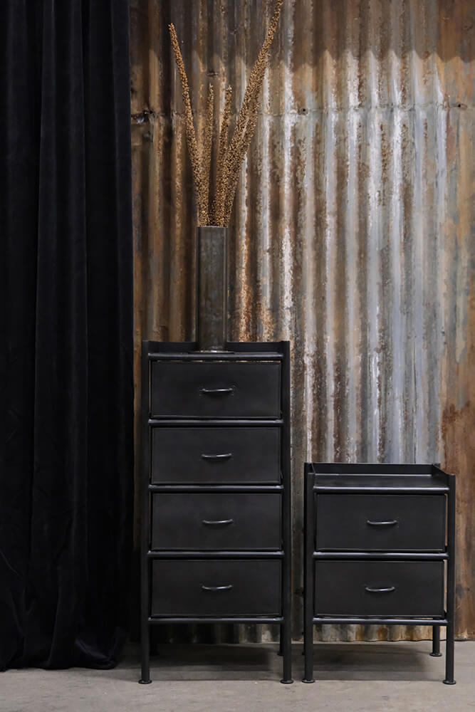 TRADEMARK LIVING SAGA KOMMODE M/9 SKUFFER SORT, produktbillede 3 af 3, Sideborde hos HomeNordic