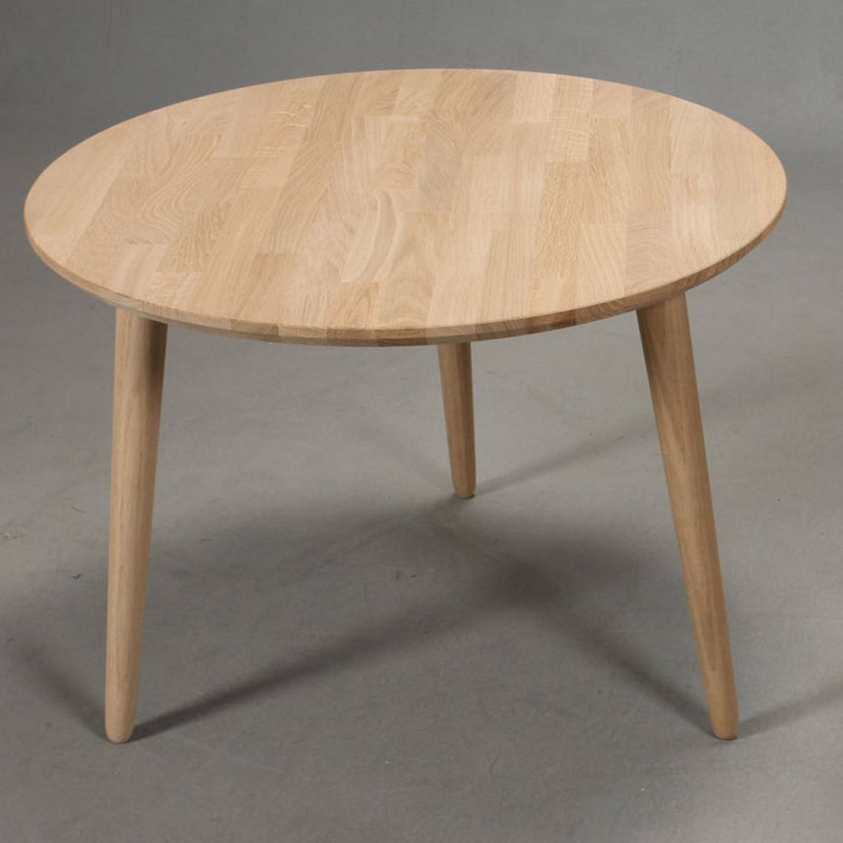 CT 10 - Sofabord i massiv eg og diameter 80 cm, produktbillede 2 af 9, Nordisk design hos HomeNordic