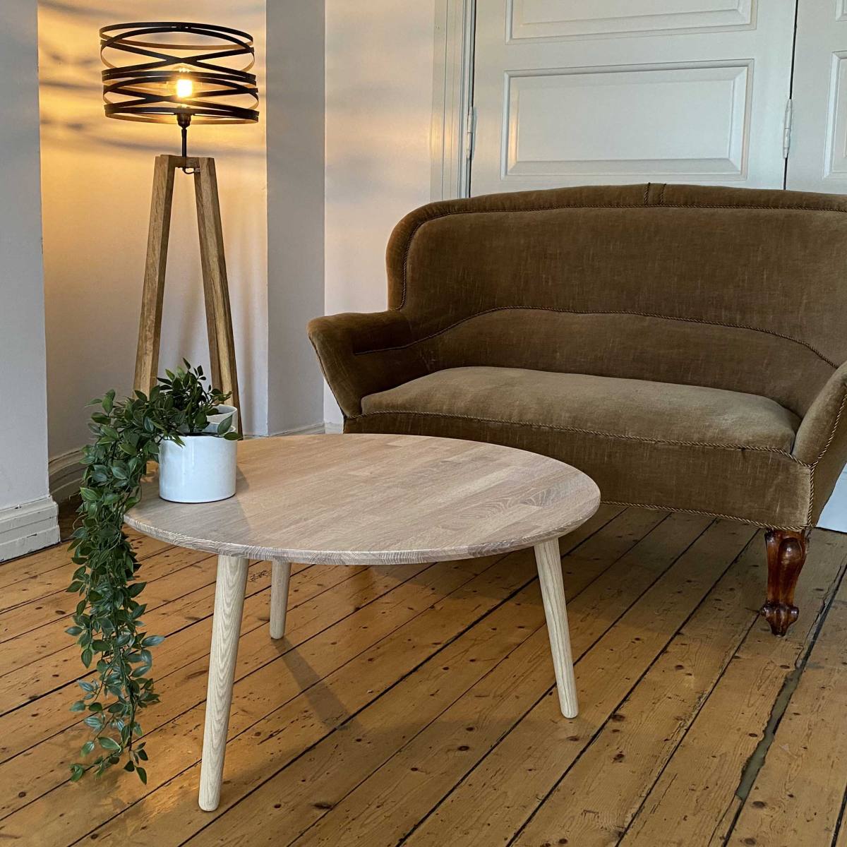 CT 10 - Sofabord i massiv eg og diameter 70 cm, produktbillede 8 af 8, Nordisk design hos HomeNordic