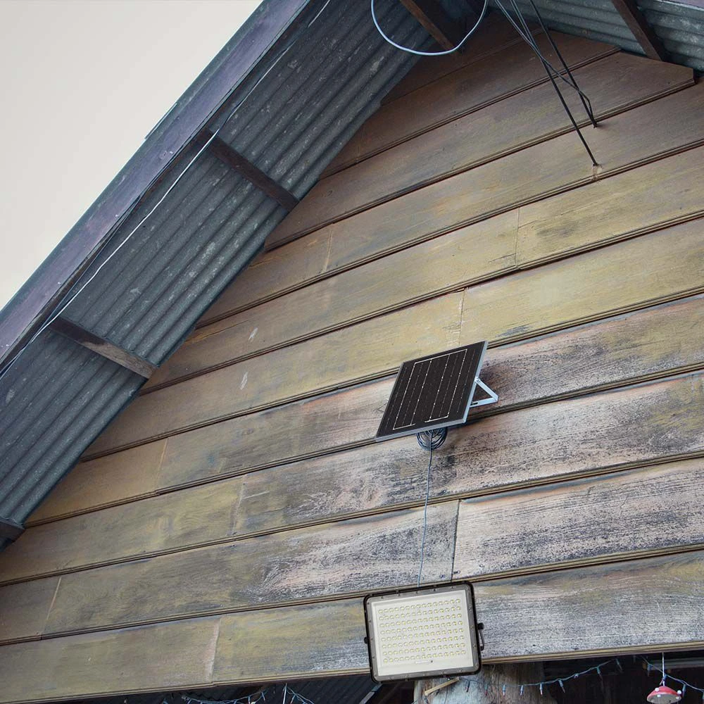 20W solcelle projektør med sensor og fjernbetjening, Projektører hos HomeNordic