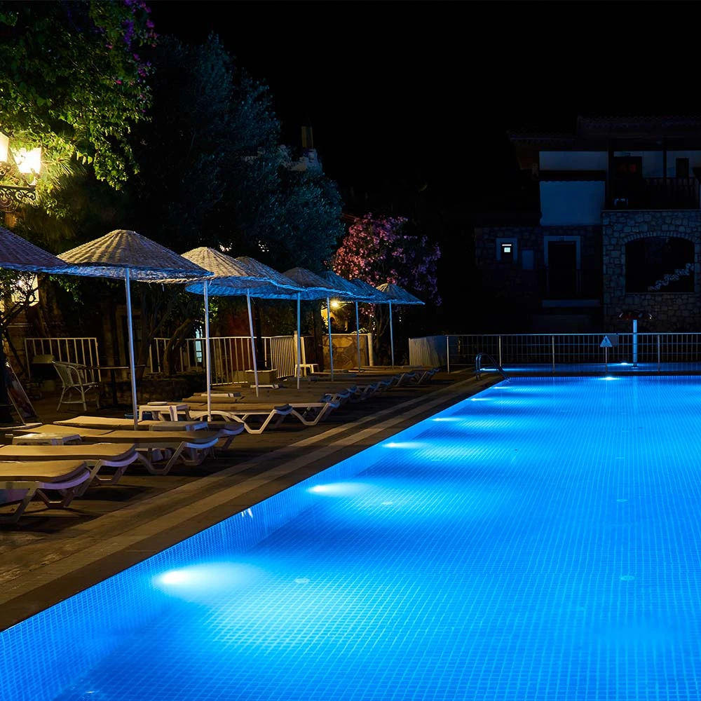 12W PAR56 LED poolpære med fjernbetjening, Pærer hos HomeNordic