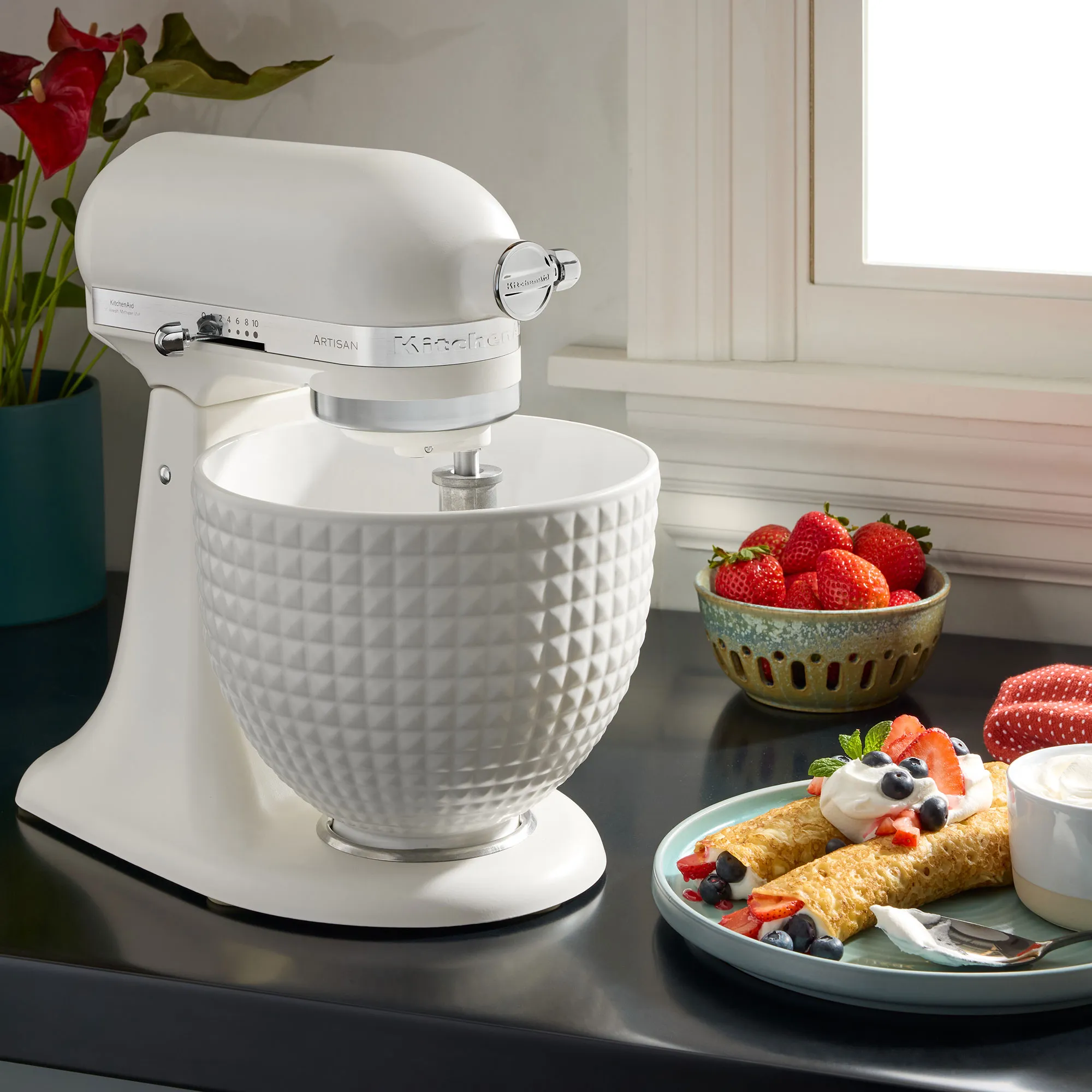 KitchenAid Artisan KSM156CXEPL køkkenassistent 4,7 liter, white on white, produktbillede 3 af 3, Røremaskiner hos HomeNordic