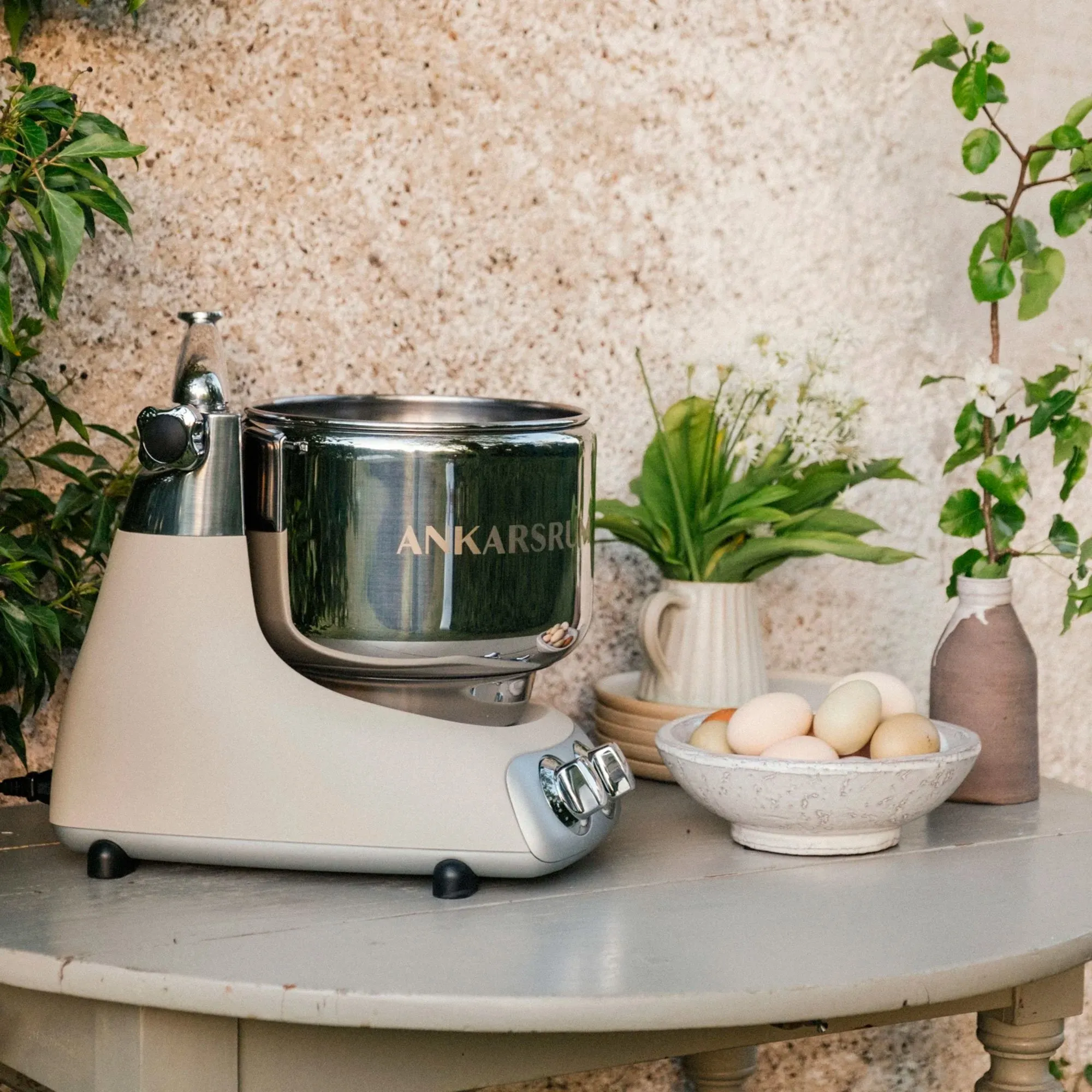 AKM 6230 køkkenmaskine + deluxe pakke, harmony beige, produktbillede 4 af 4, Røremaskiner hos HomeNordic