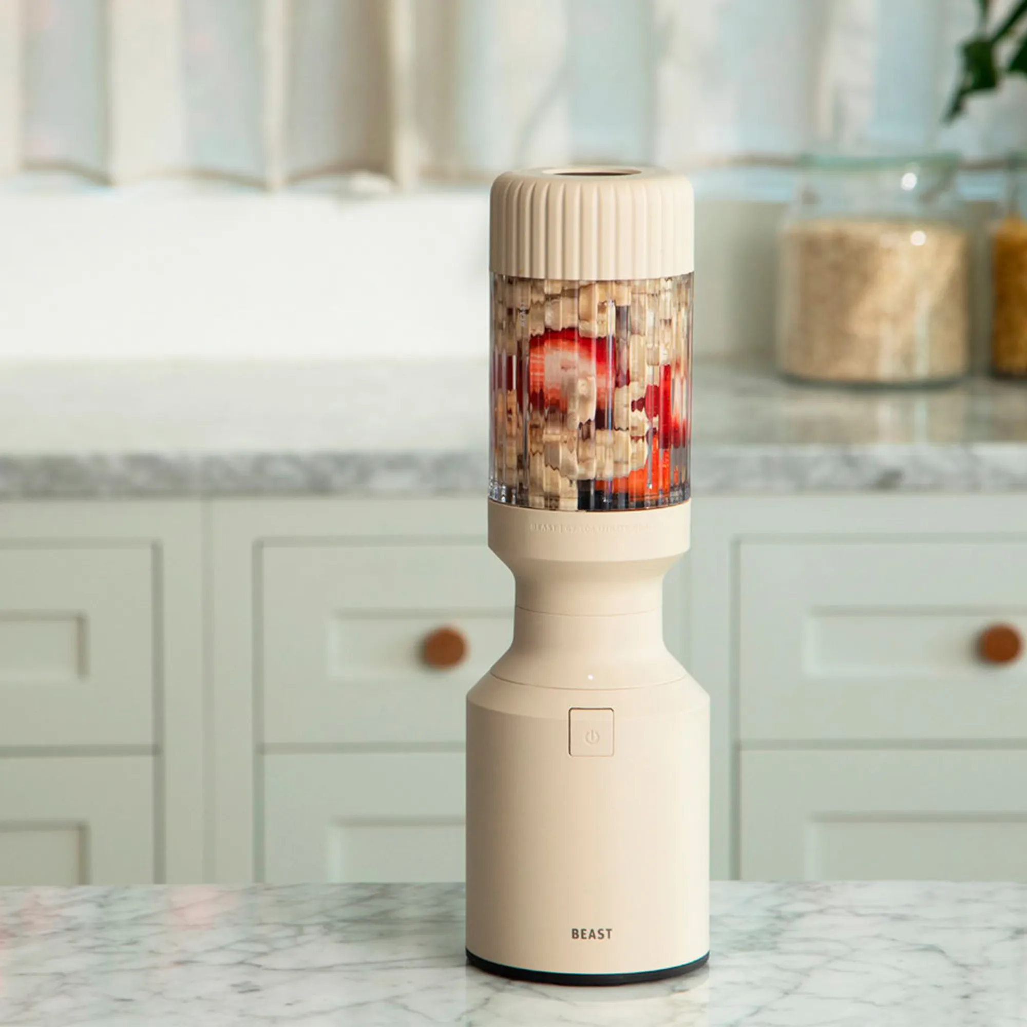 Beast Mighty Plus 850 blender, sandfarvet, produktbillede 5 af 10, Blendere hos HomeNordic