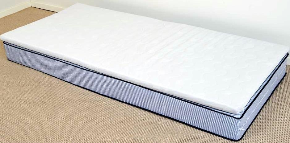 King Plus vendbar topmadras med koldskum 90 x 200 x6 cm med quiltet, Madrasser hos HomeNordic